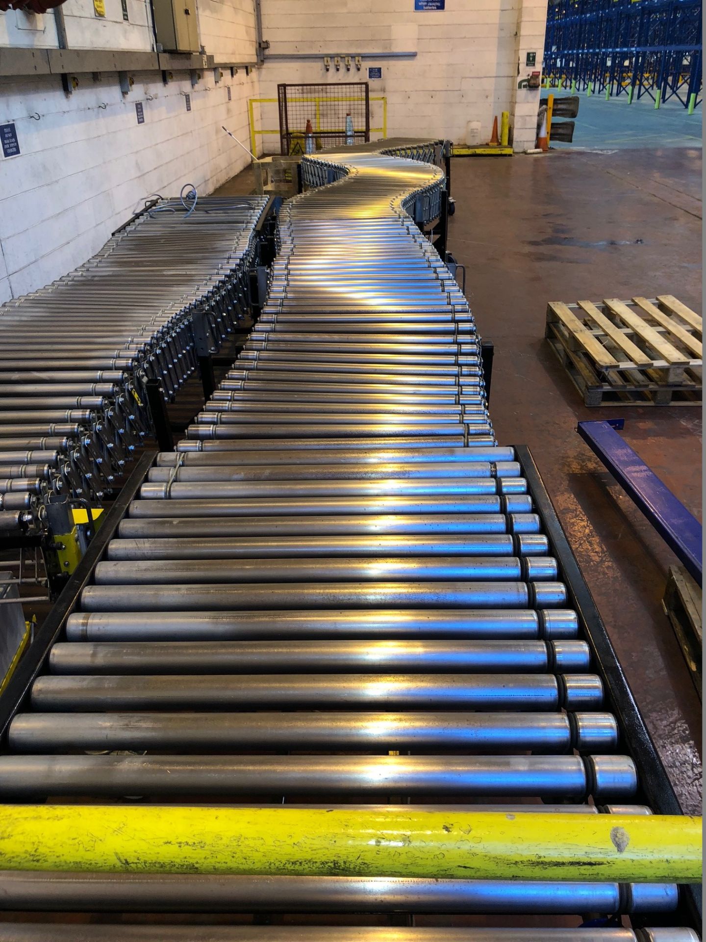 40ft Flexible Powered Roller Conveyor - Image 4 of 4