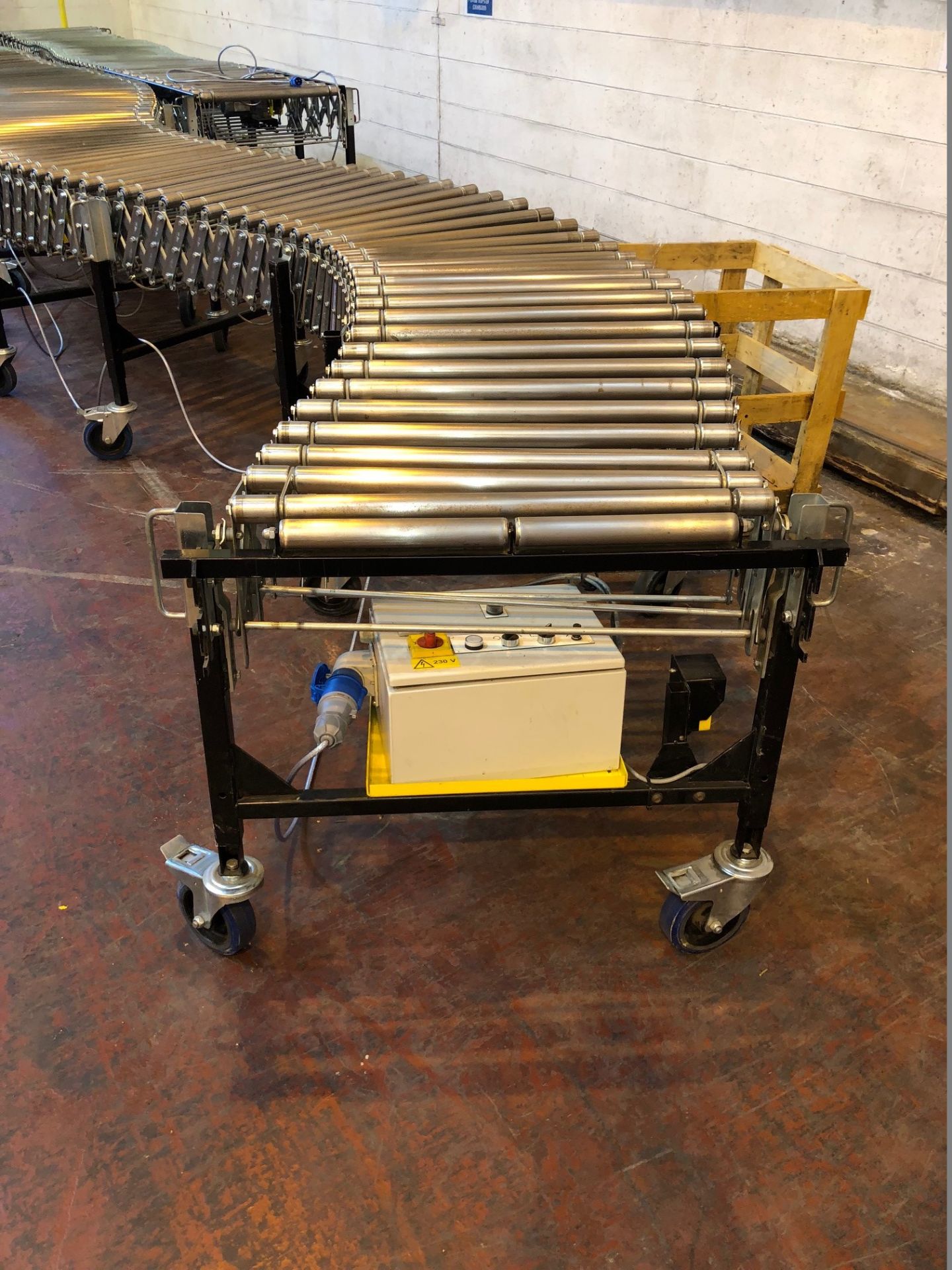 40ft Flexible Powered Roller Conveyor - Image 2 of 4