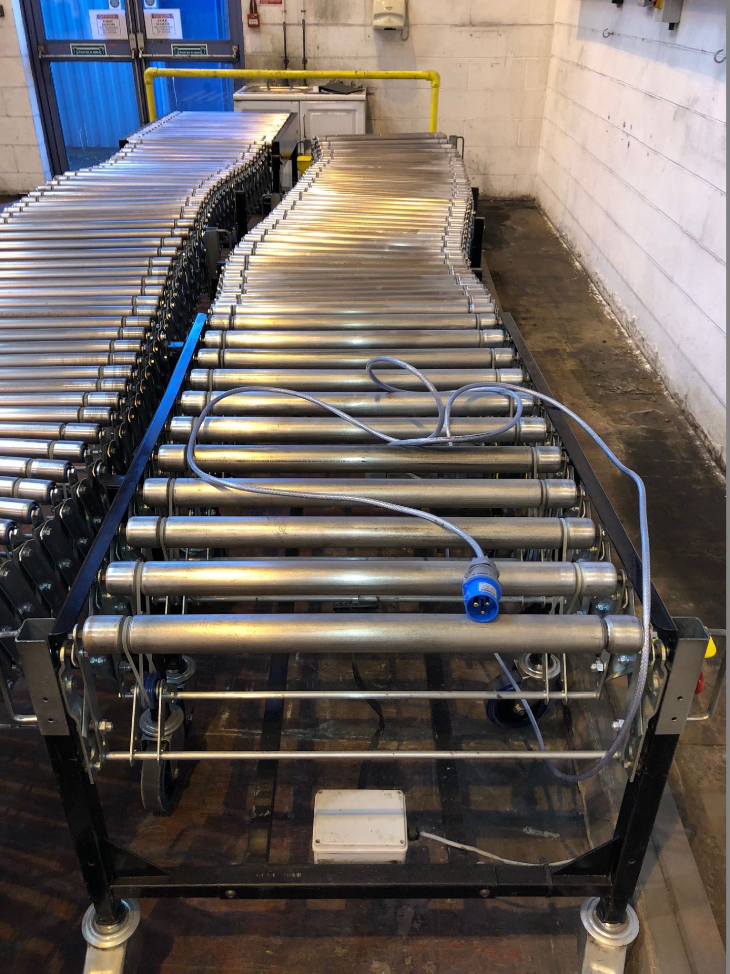 20ft Flexible Powered Roller Conveyor - Image 3 of 3