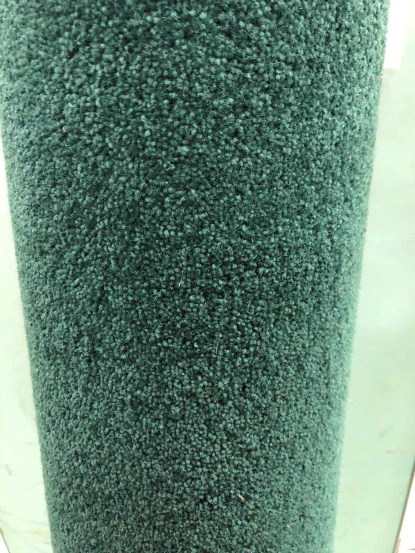1 x Ryalux Carpet End Roll - Green 2.2x1.9m2 - Image 3 of 3