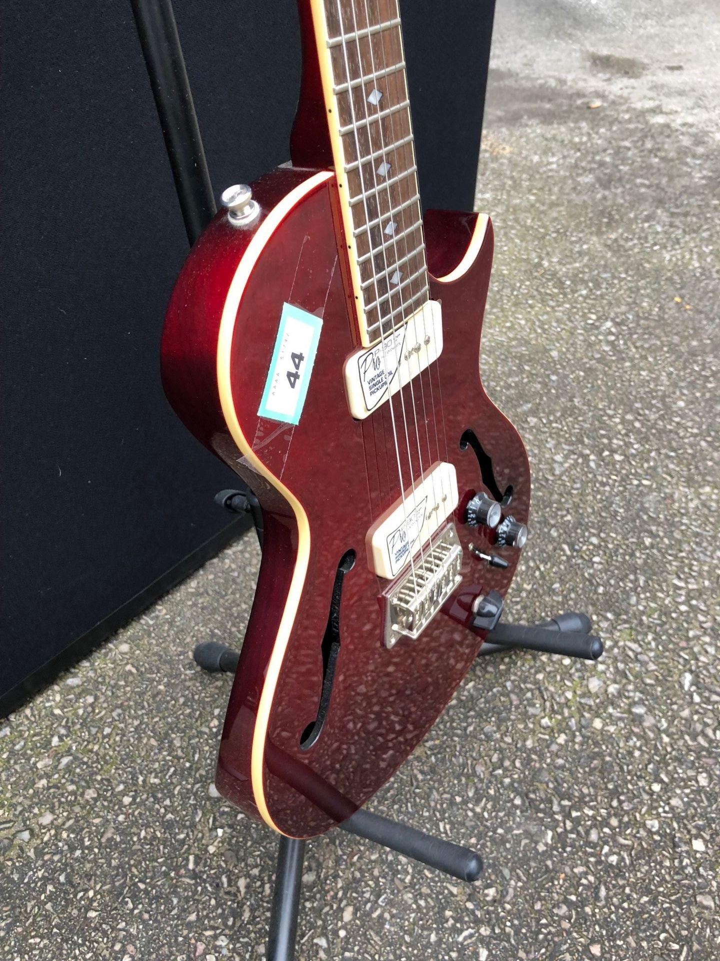 Epiphone Blueshawk Deluxe Wine Red Electric Guitar (Brand New Ex Display - RRP £499.00) - Image 6 of 6