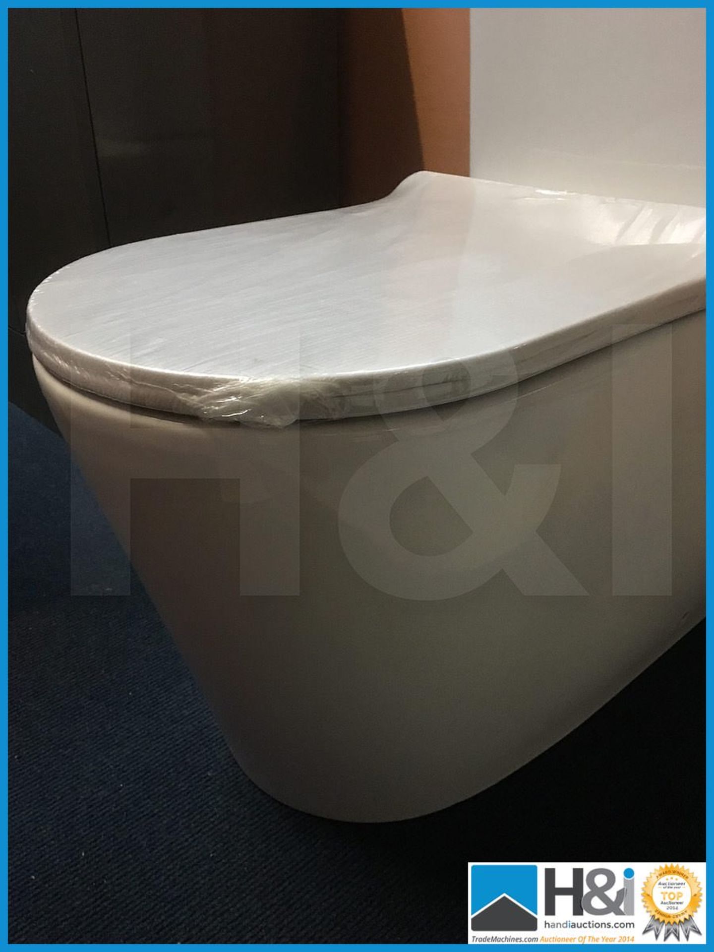 Stunning designer contemporary K008 WC with top flush and soft close seat. New and Boxed. - Image 2 of 3