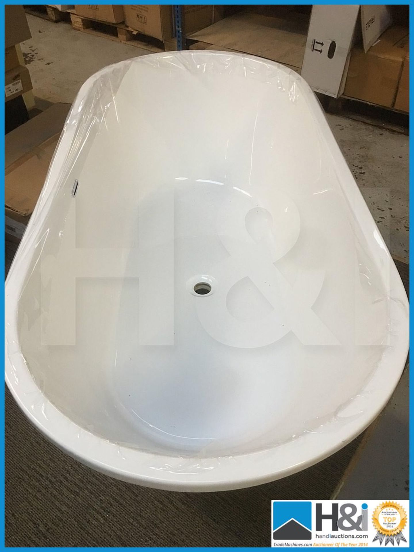 Stunning Hudson Reed Wycomber freestanding bathtub compete with traditional claw feet. High - Image 4 of 4
