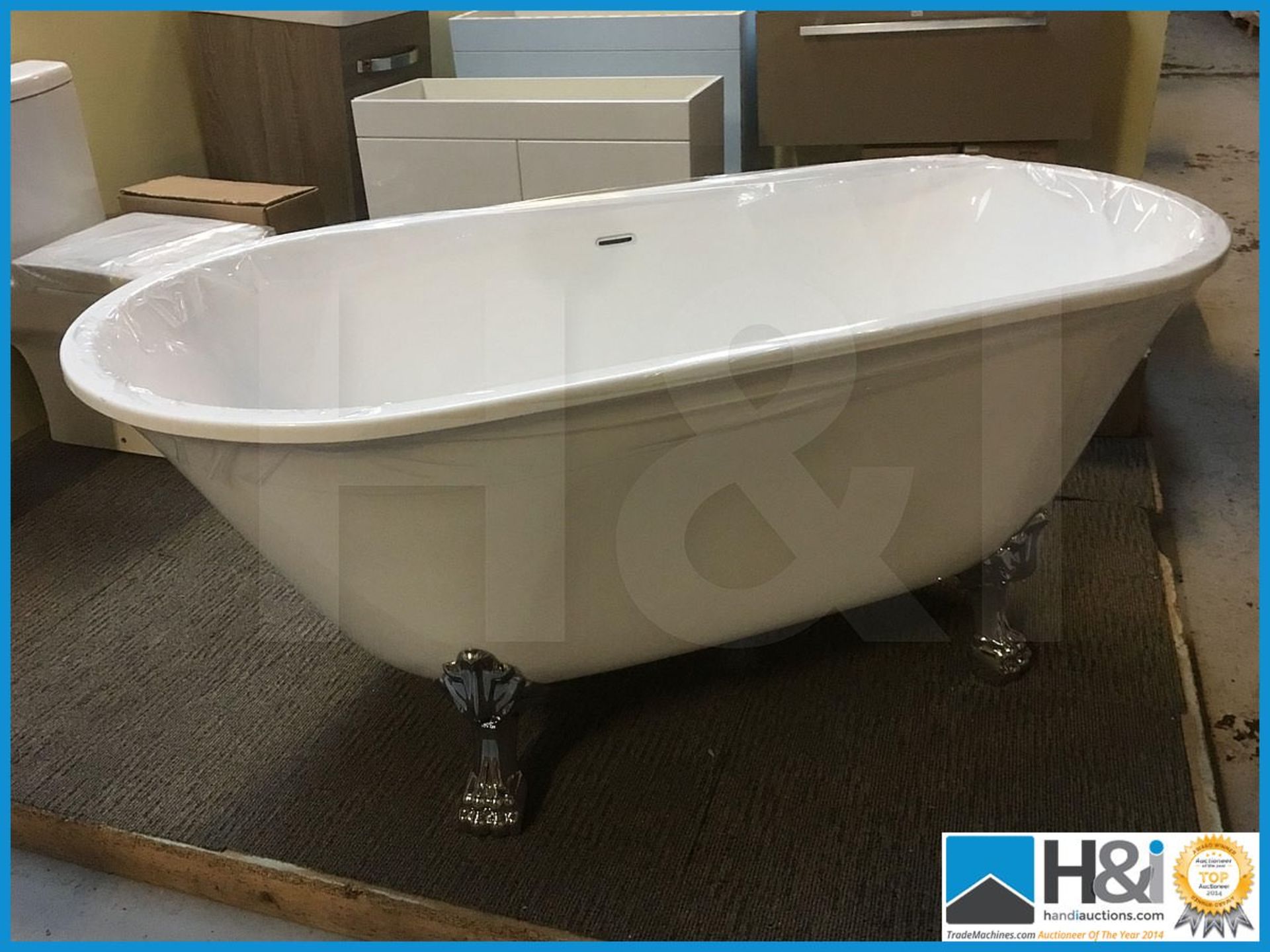 Stunning Hudson Reed Wycomber freestanding bathtub compete with traditional claw feet. High - Image 2 of 4