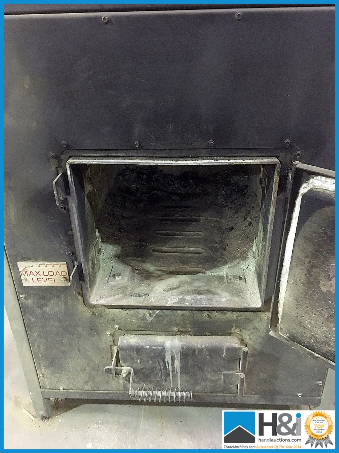 Wood Waste Technology single phase wood burner. Serviced 6 months ago. Comes with flue. Appears to - Image 5 of 6