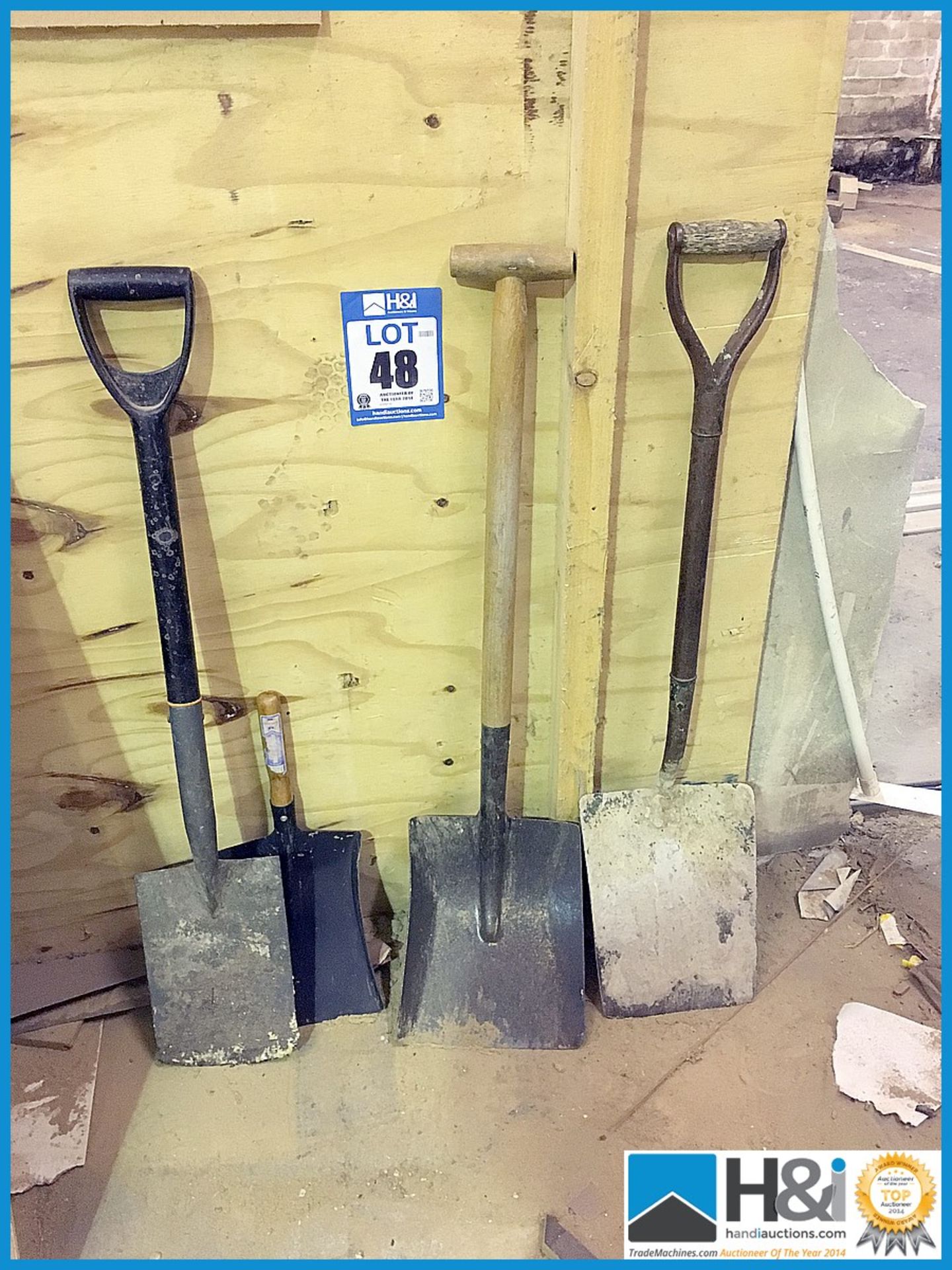 Selection of shovels Appraisal: Used, good. Viewing essential Serial No: NA Location, Contact,