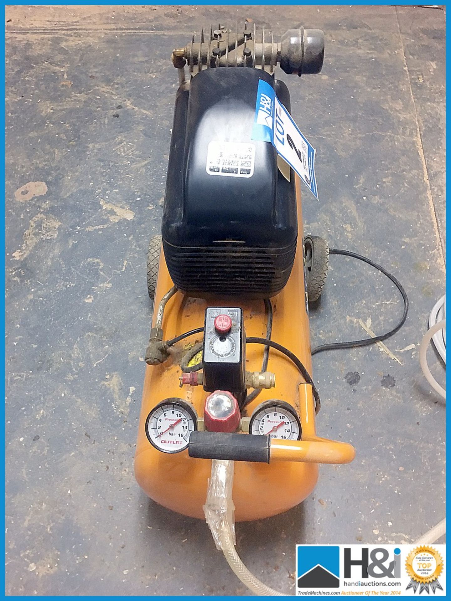 Bostich 240v compressor Appraisal: Untested. Viewing essential Serial No: NA Location, Contact, - Bild 3 aus 4