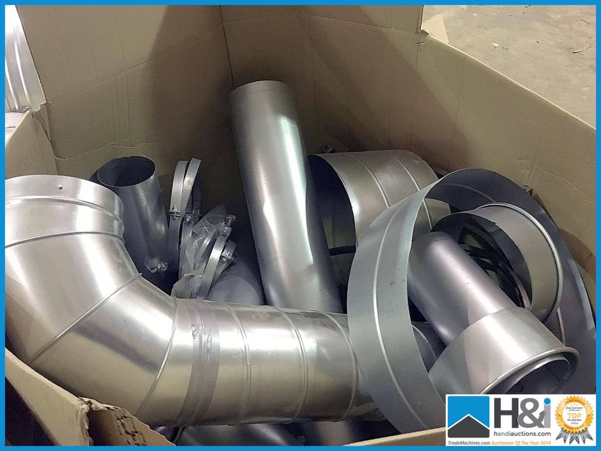 Excellent assortment of ducting accessories and extraction items. Does not include any other ducting - Image 2 of 6