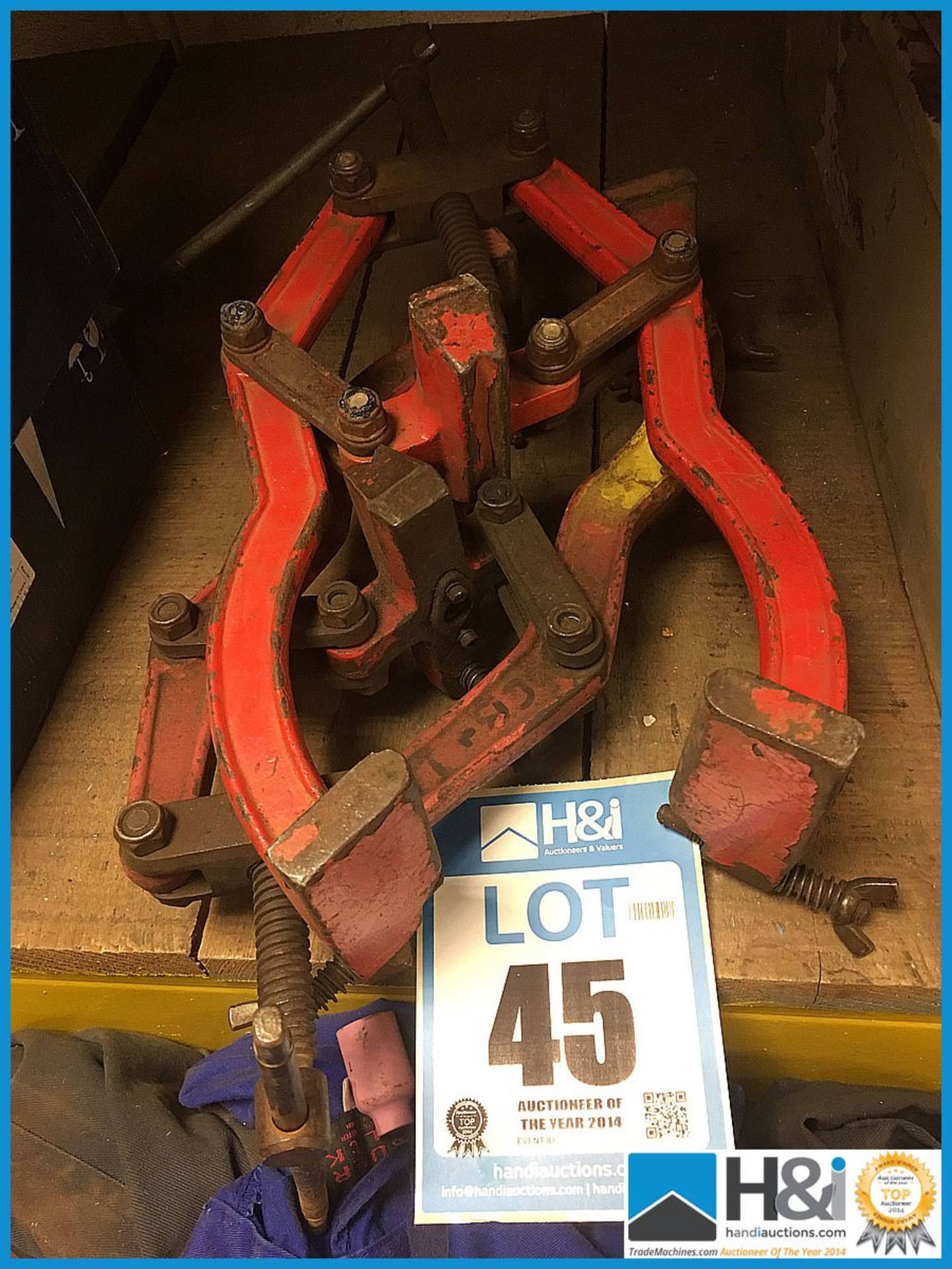 Two pipe clamps. No VAT on this lot except on the buyers premium Appraisal: Viewing Essential Serial