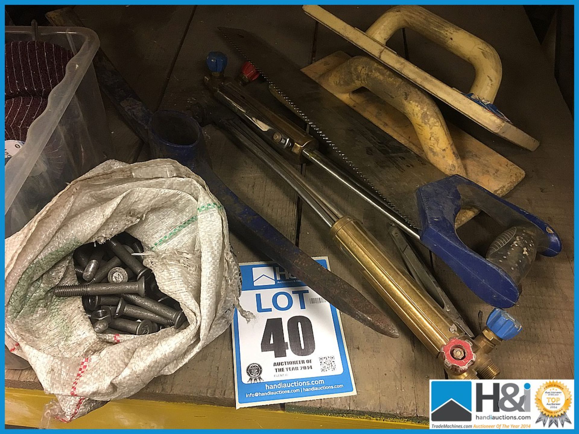 Mixed lot of tools, bolts, fixings, torches etc. No VAT on this lot except on the buyers premium - Image 3 of 3