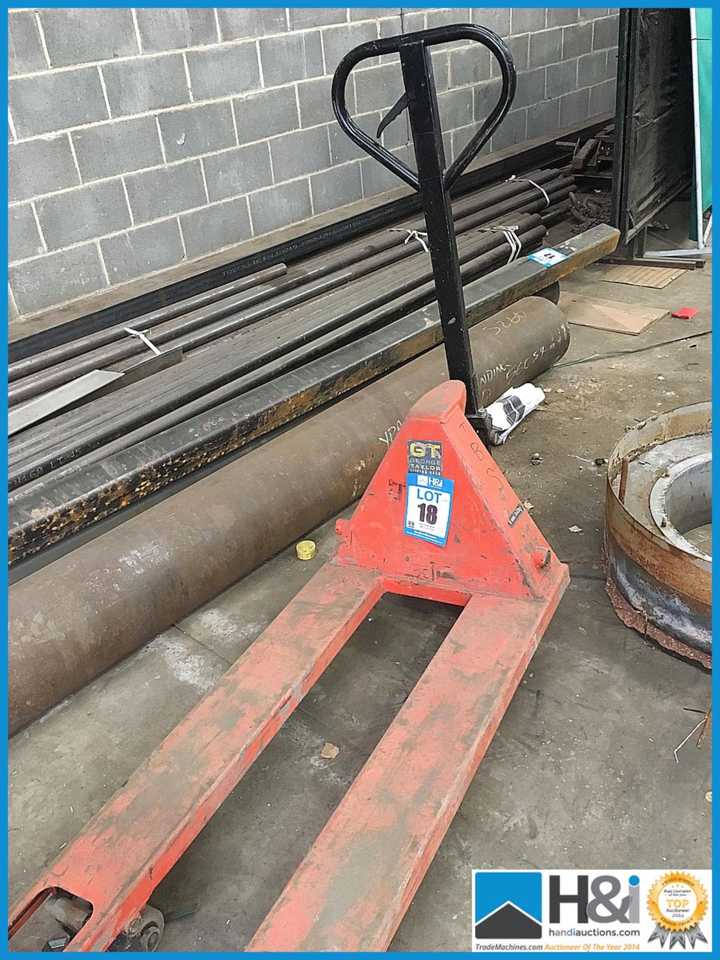 Pallet truck needs attention. No VAT on this lot except on the buyers premium Appraisal: Viewing - Image 2 of 2