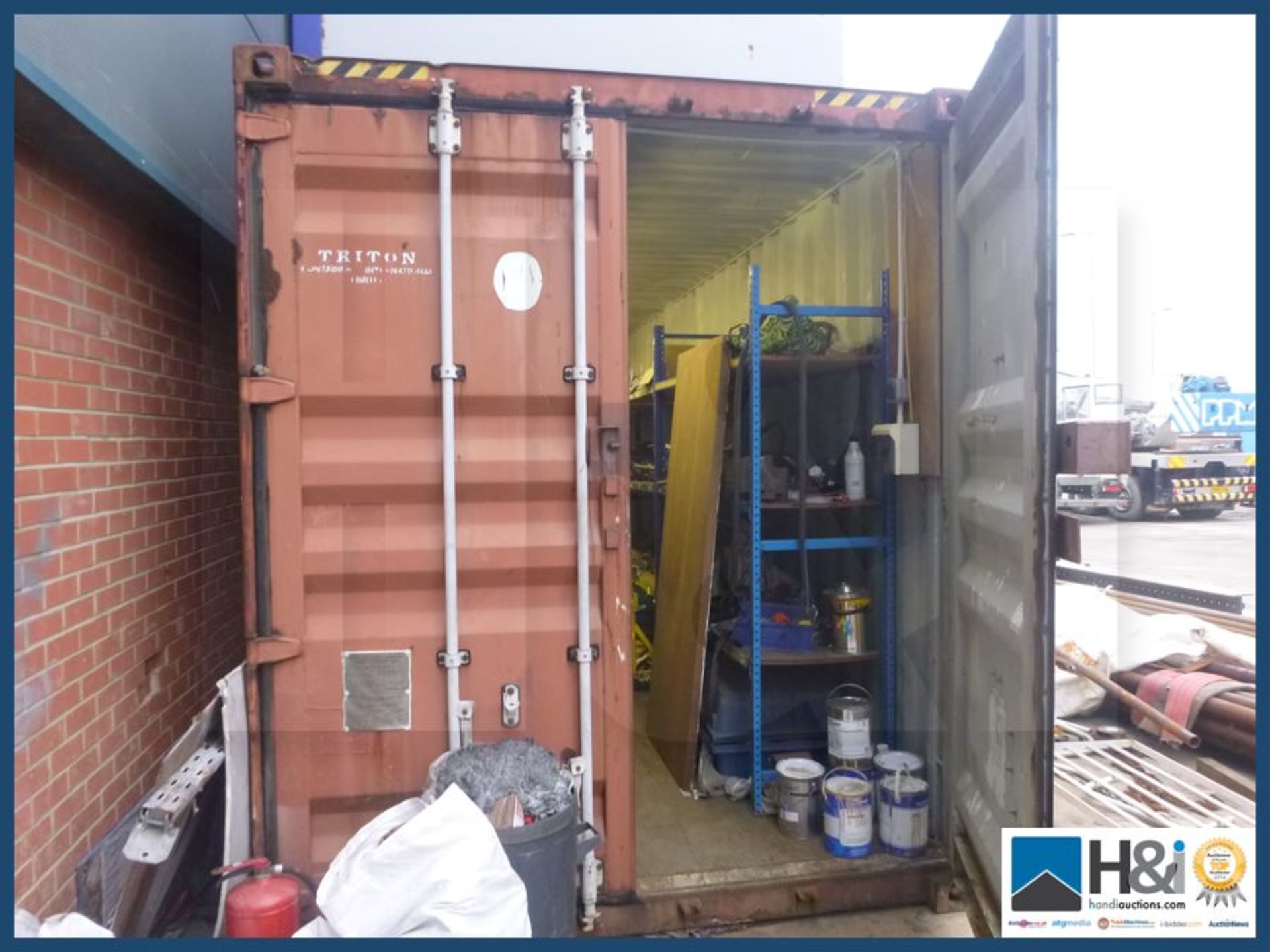 40 ft shipping container with lighting excluding contents. Good clean and dry. Loading available - Image 3 of 6