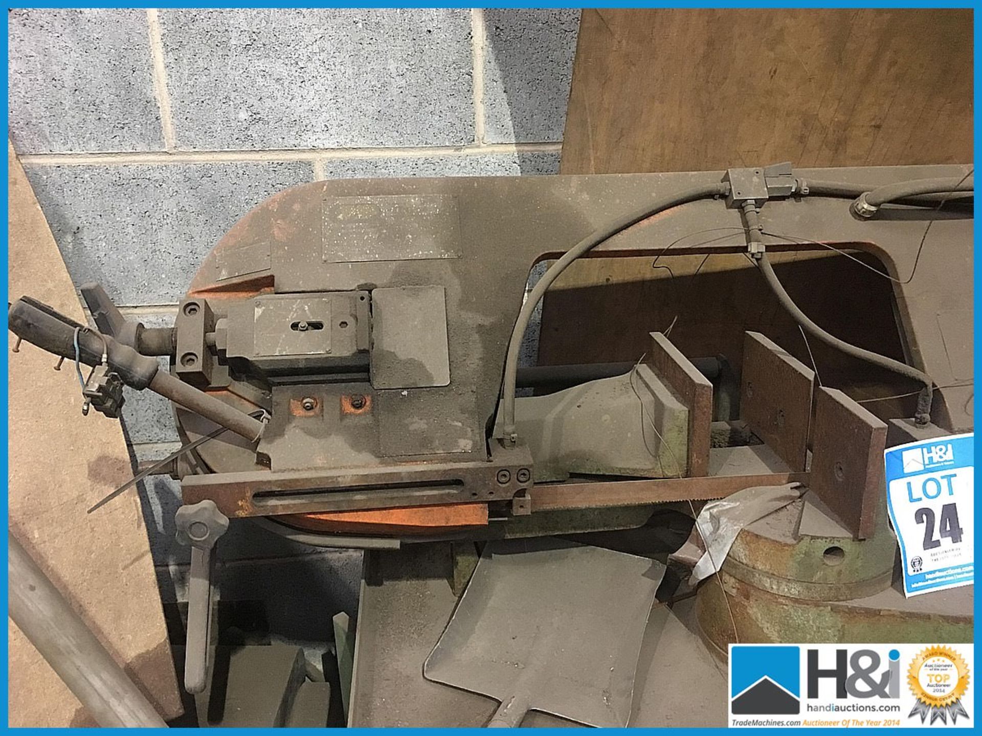 Hydraulic metal cutting band saw. No VAT on this lot except on the buyers premium Appraisal: Viewing - Image 3 of 4