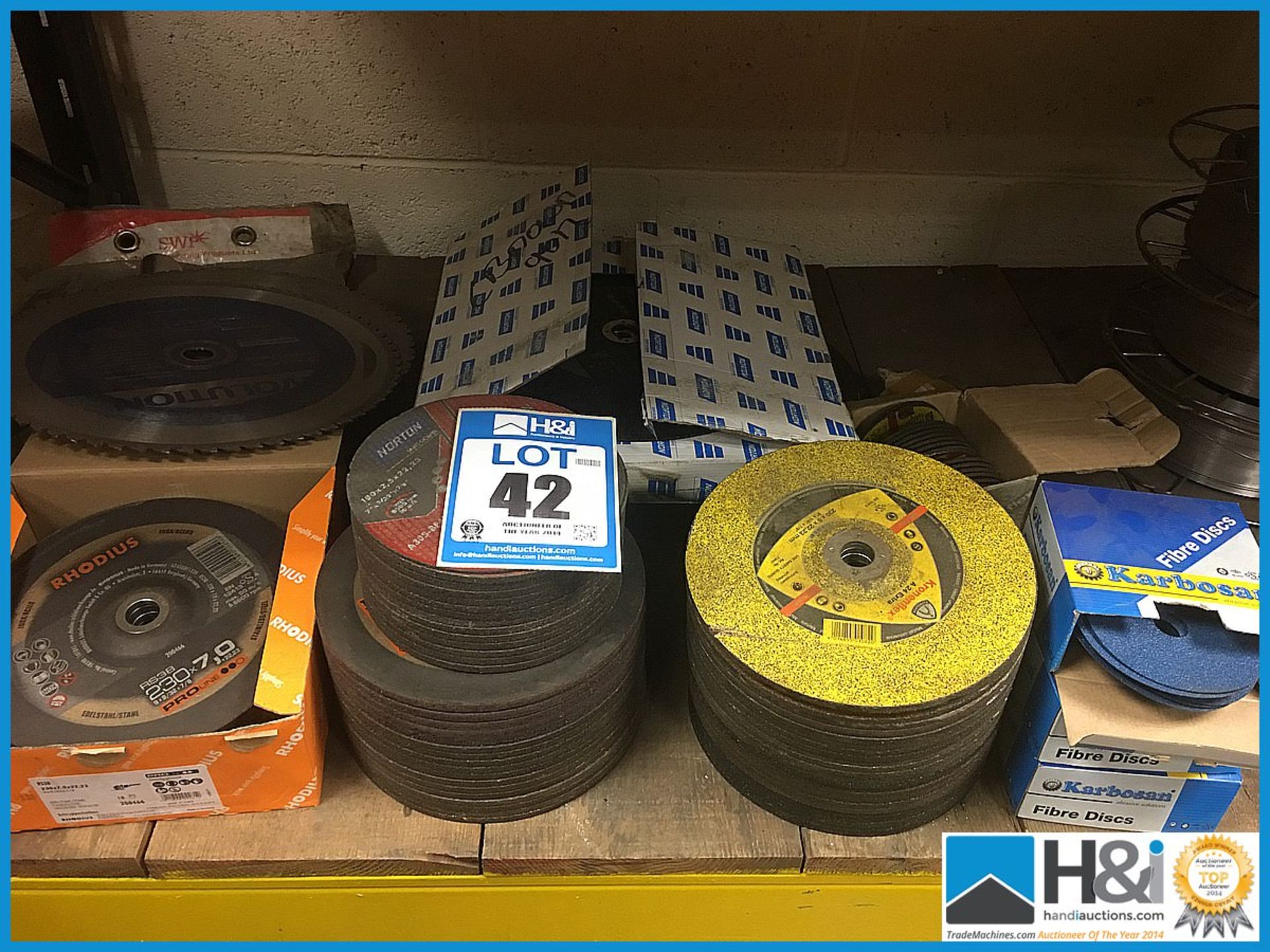 Excellent lot of abrasive and grinding wheels. No VAT on this lot except on the buyers premium