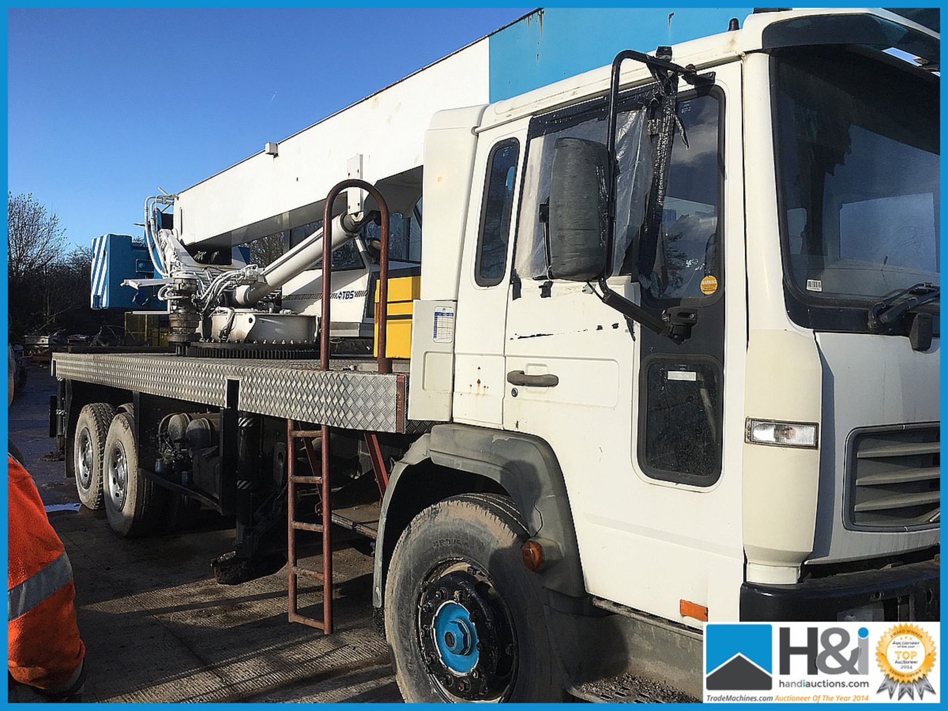 Volvo 25 Tonne mobile crane NO VAT ON THIS ITEM EXCEPT ON BUYERS PREMIUM working order and must