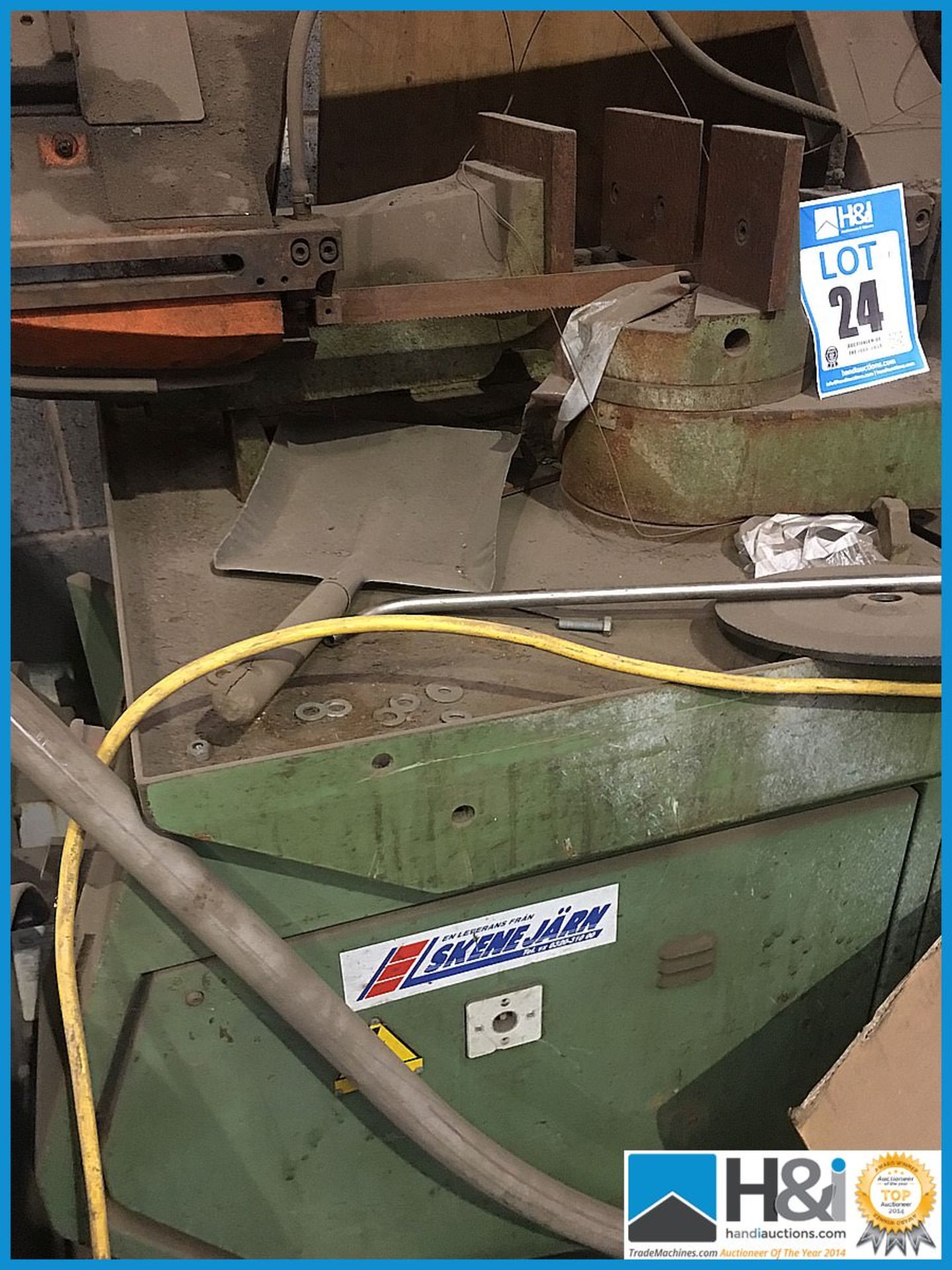 Hydraulic metal cutting band saw. No VAT on this lot except on the buyers premium Appraisal: Viewing - Image 4 of 4