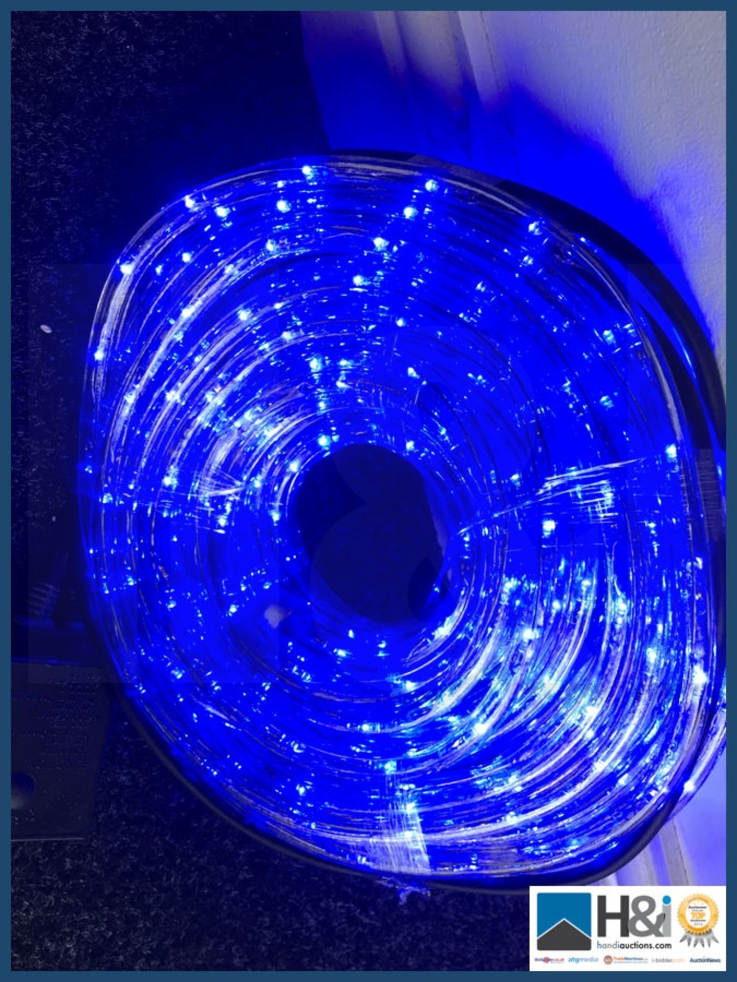 Brand new 15 meter LED rope light with various light display functions new in box. NO VAT on item ex - Image 2 of 2