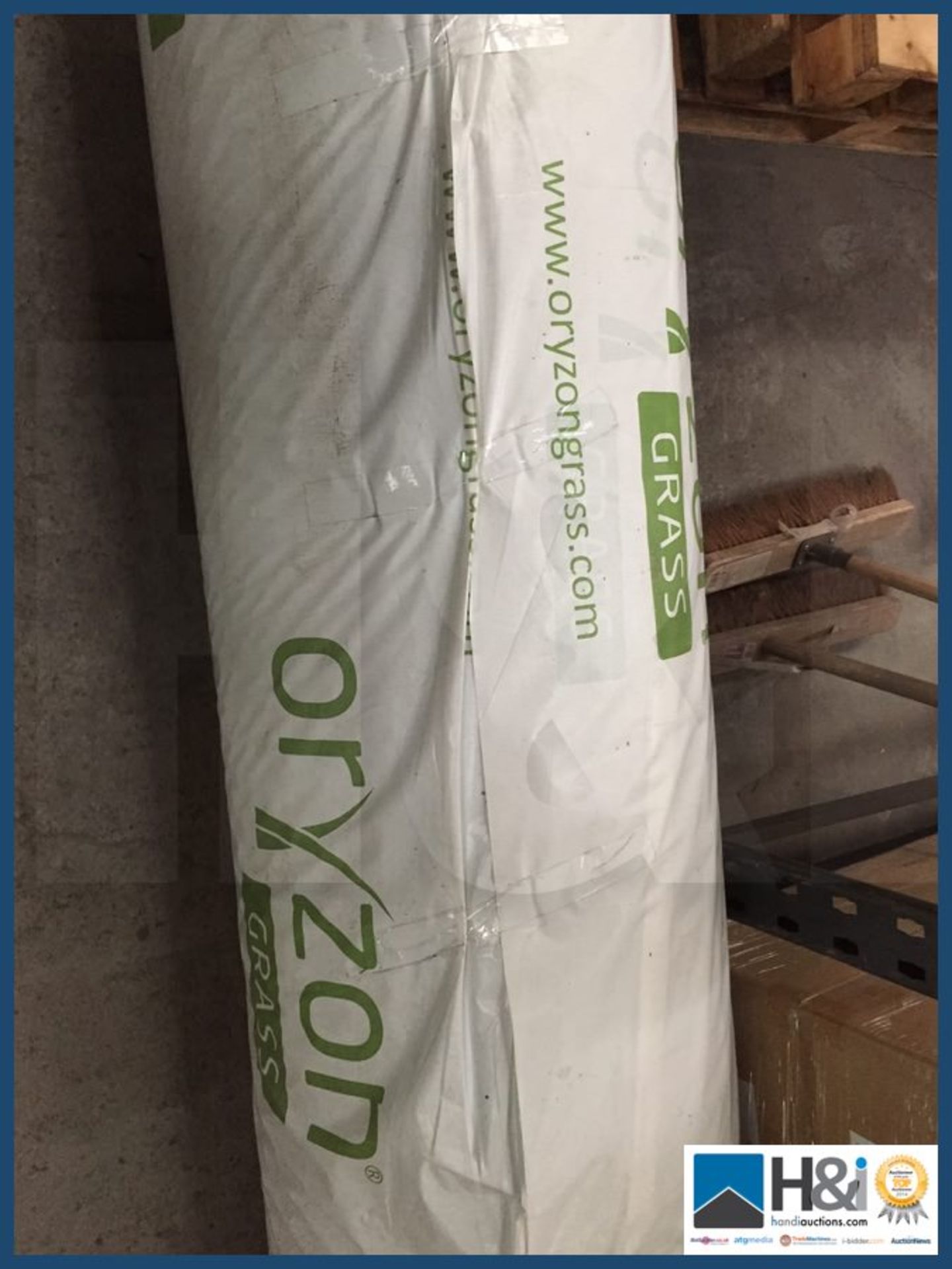Oryzon Chiltern 32mm artificial grass. Contract quality RRP GBP 28.99 per square meter. 25x4m - Image 2 of 2