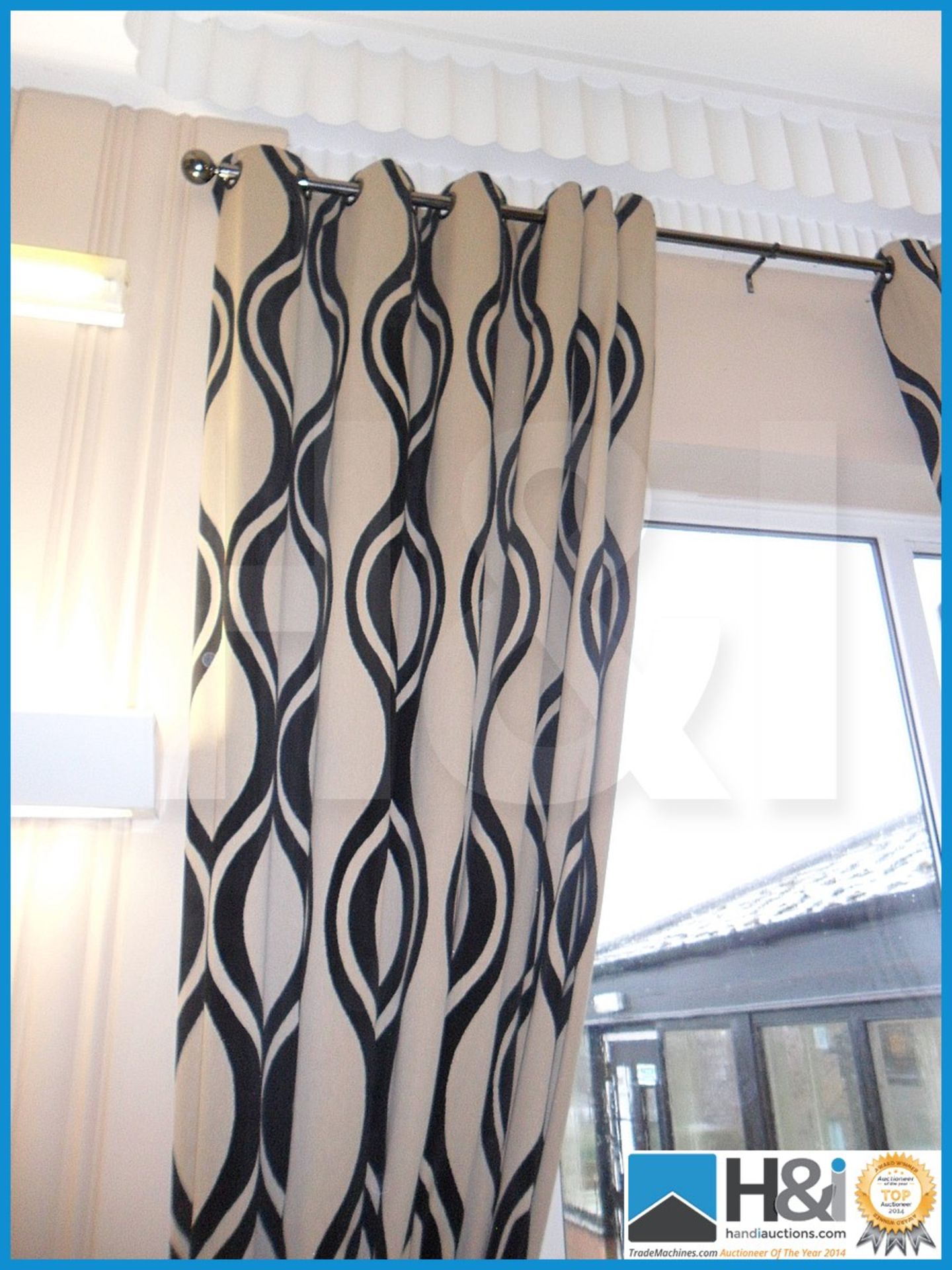 Double lined curtains, overall width 2.2m X 3.5m drop. Also come with curtain rail, tie backs and fi - Image 2 of 5