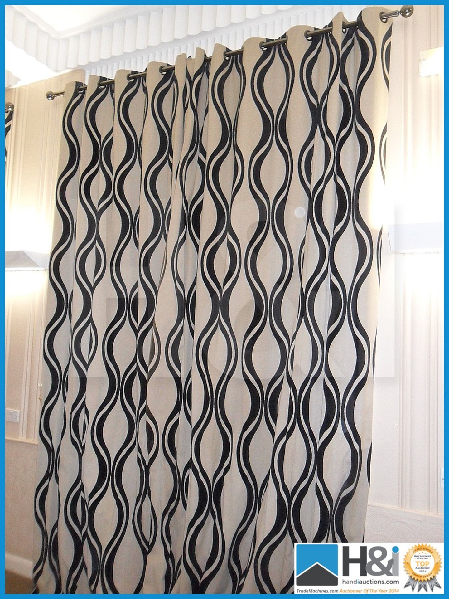 Double lined curtains, overall width 2.2m X 3.5m drop. Also come with curtain rail, tie backs and fi - Image 3 of 5