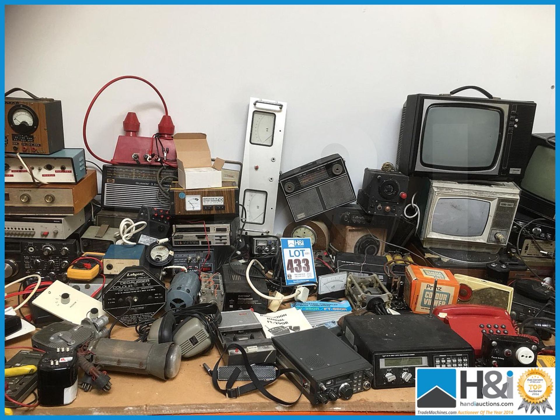 Last lot of the sale, mixed lot of unsorted radio, communications, test, TV related items all untest