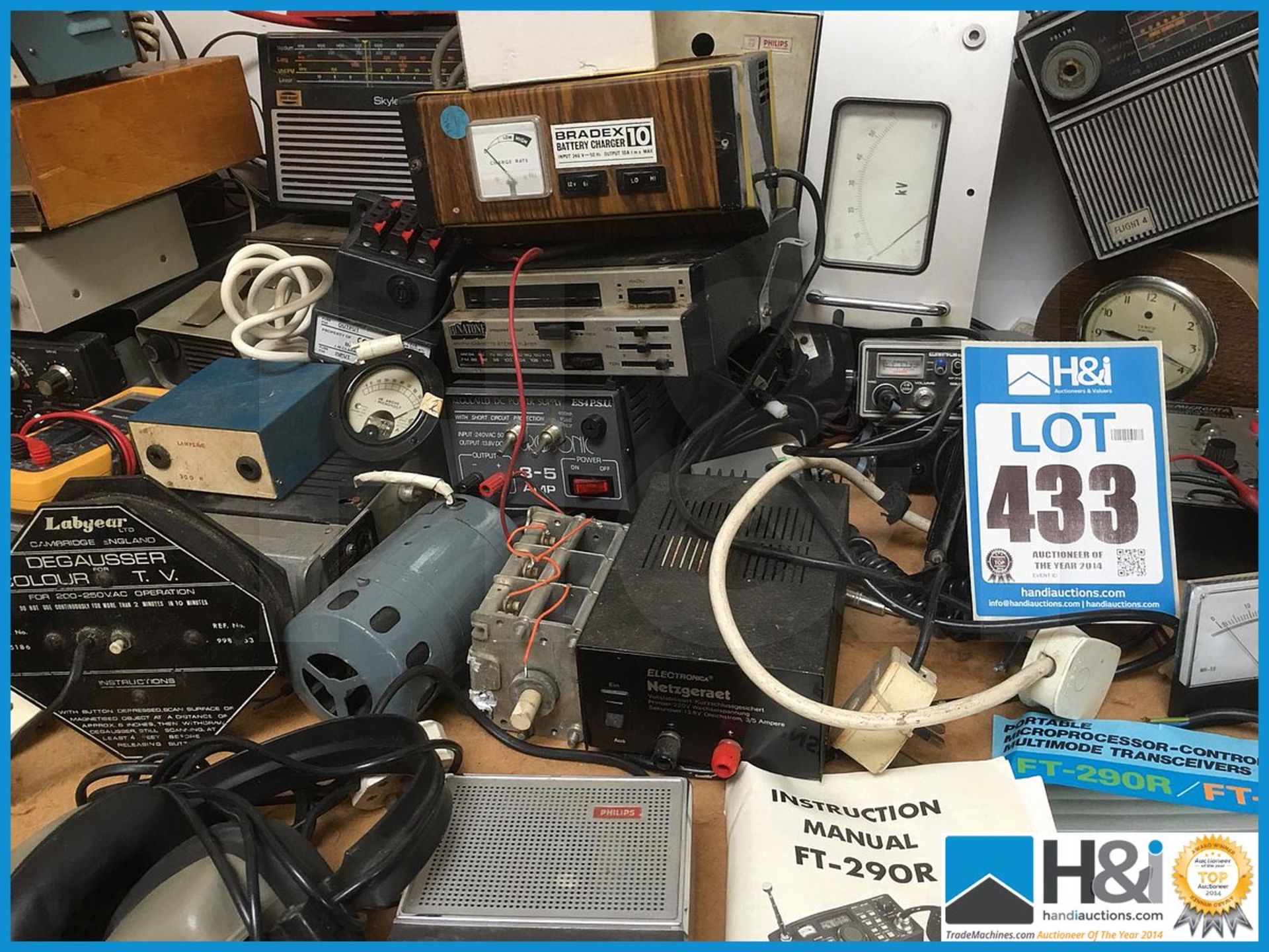 Last lot of the sale, mixed lot of unsorted radio, communications, test, TV related items all untest - Image 10 of 20