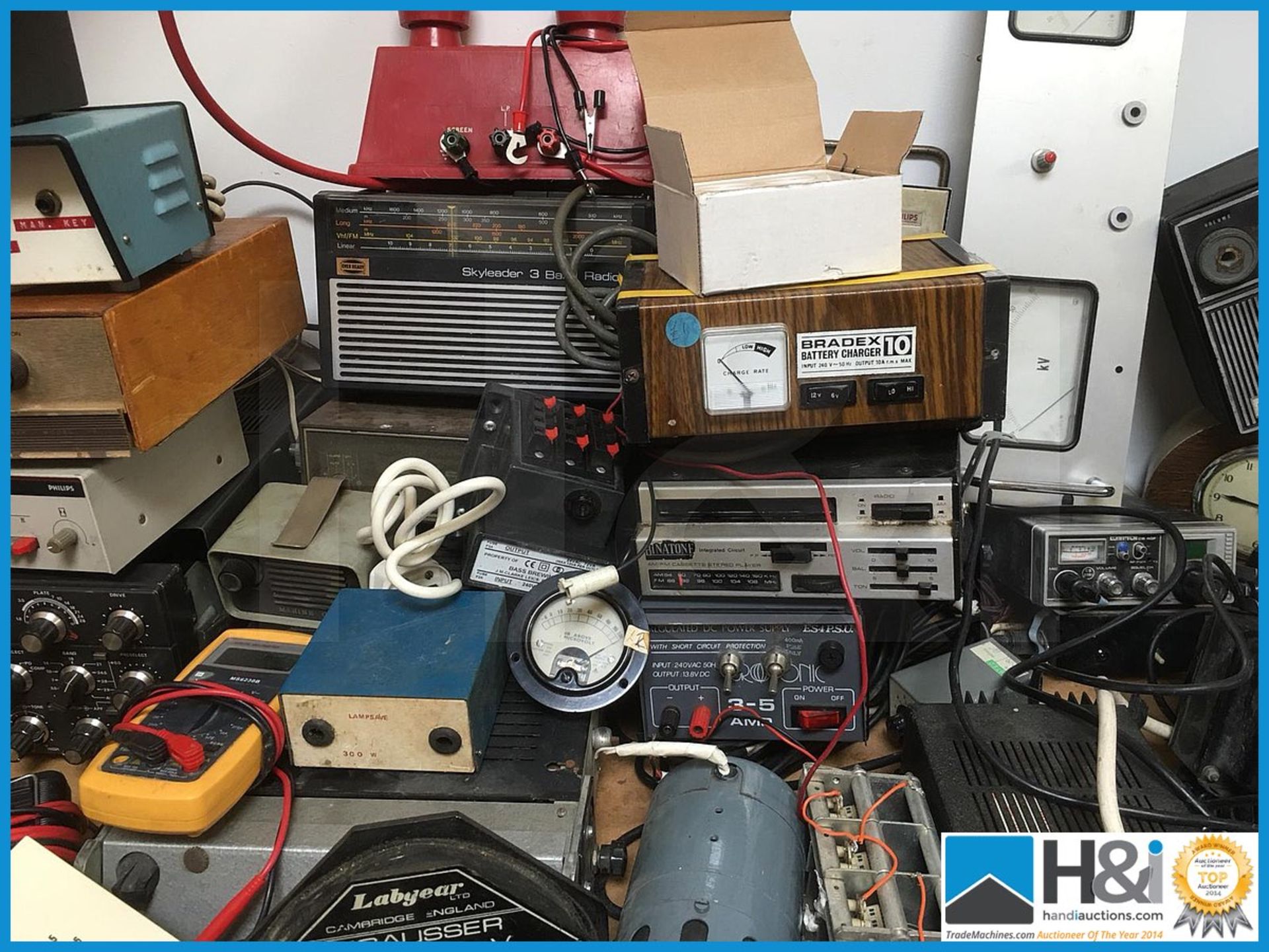 Last lot of the sale, mixed lot of unsorted radio, communications, test, TV related items all untest - Image 12 of 20