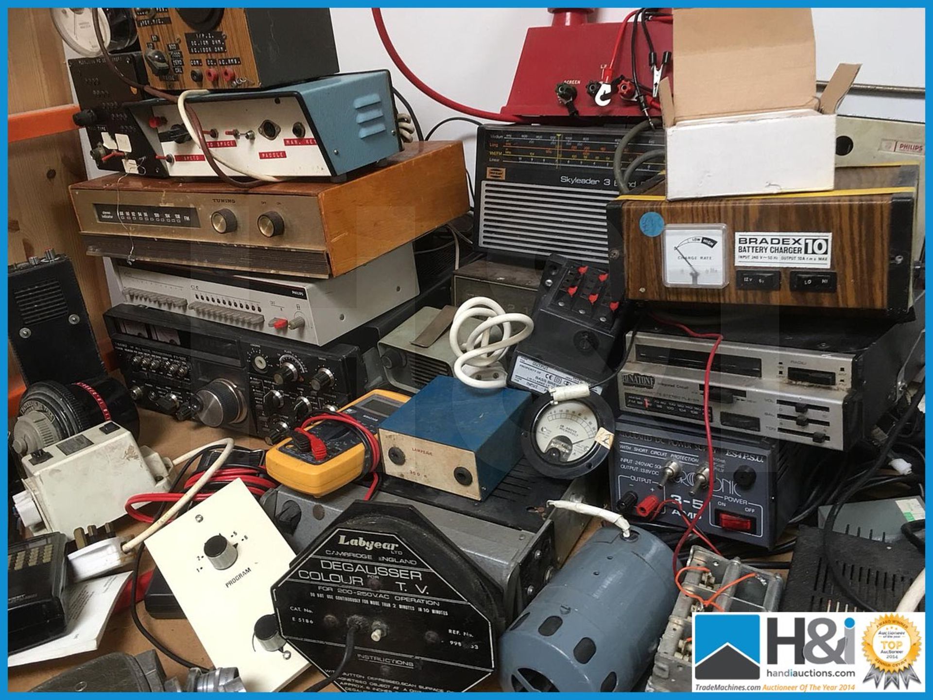 Last lot of the sale, mixed lot of unsorted radio, communications, test, TV related items all untest - Image 8 of 20