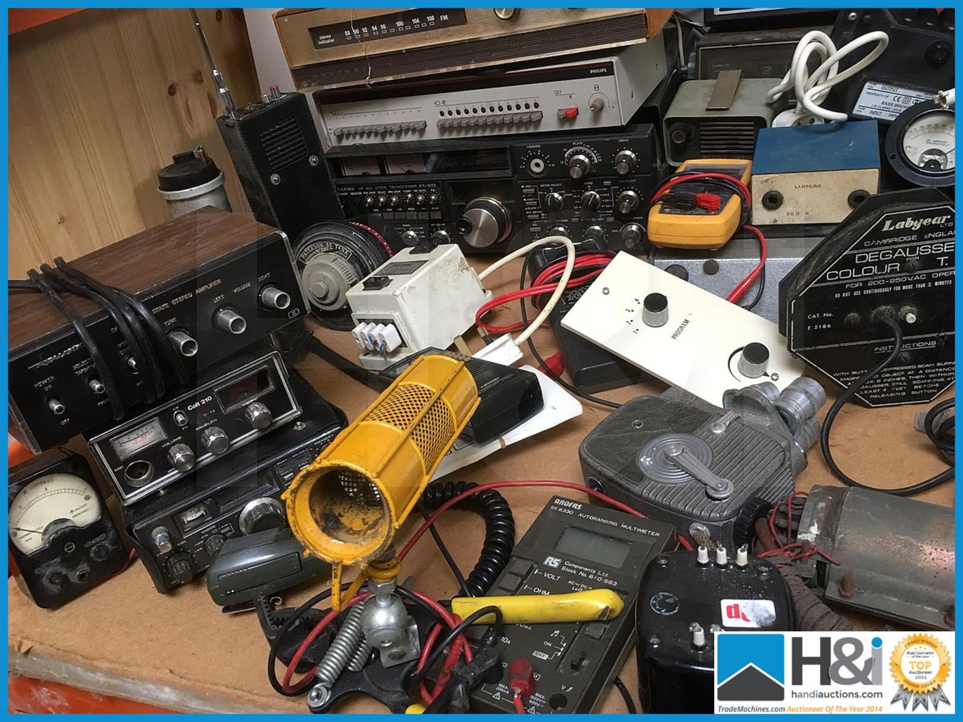 Last lot of the sale, mixed lot of unsorted radio, communications, test, TV related items all untest - Image 16 of 20