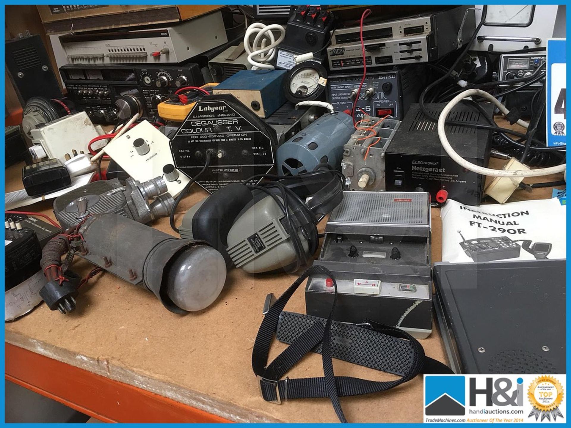 Last lot of the sale, mixed lot of unsorted radio, communications, test, TV related items all untest - Image 15 of 20