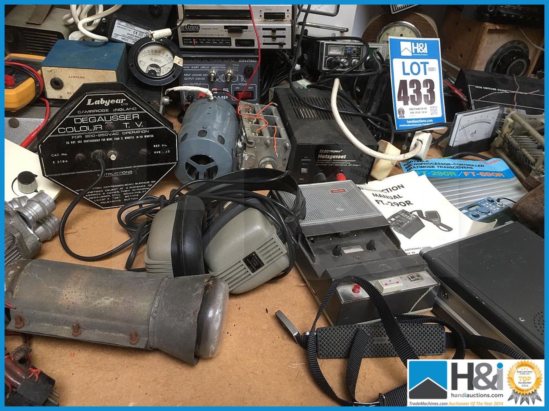 Last lot of the sale, mixed lot of unsorted radio, communications, test, TV related items all untest - Image 6 of 20