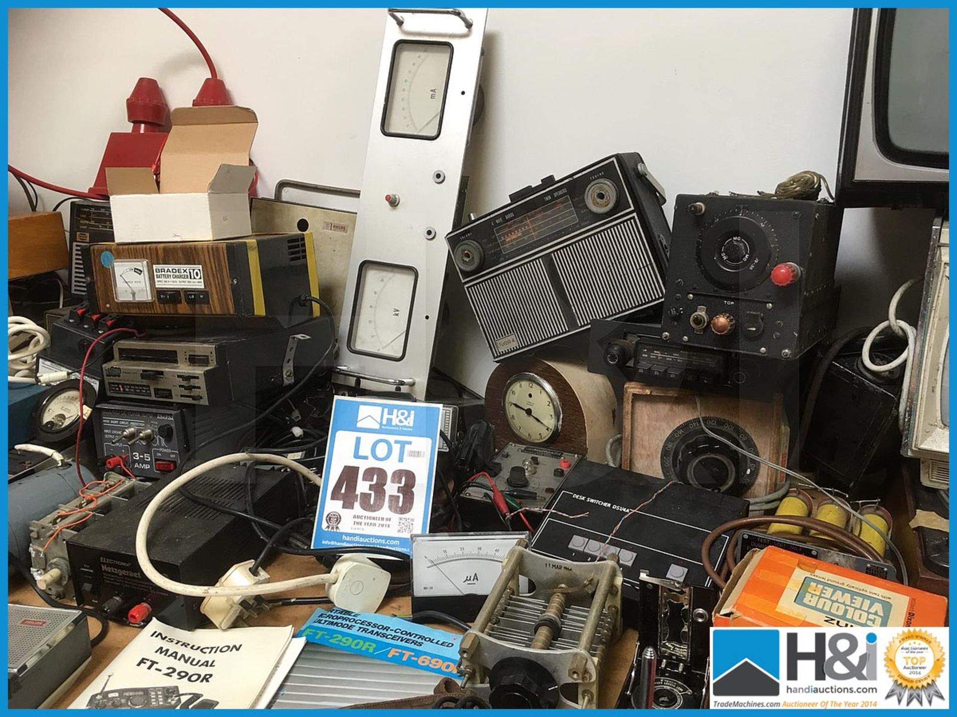 Last lot of the sale, mixed lot of unsorted radio, communications, test, TV related items all untest - Image 20 of 20