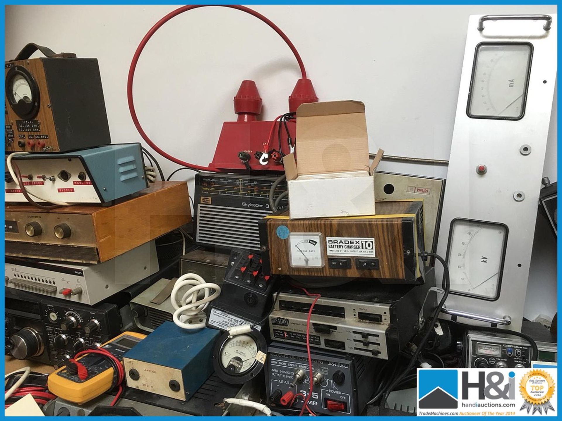 Last lot of the sale, mixed lot of unsorted radio, communications, test, TV related items all untest - Image 9 of 20