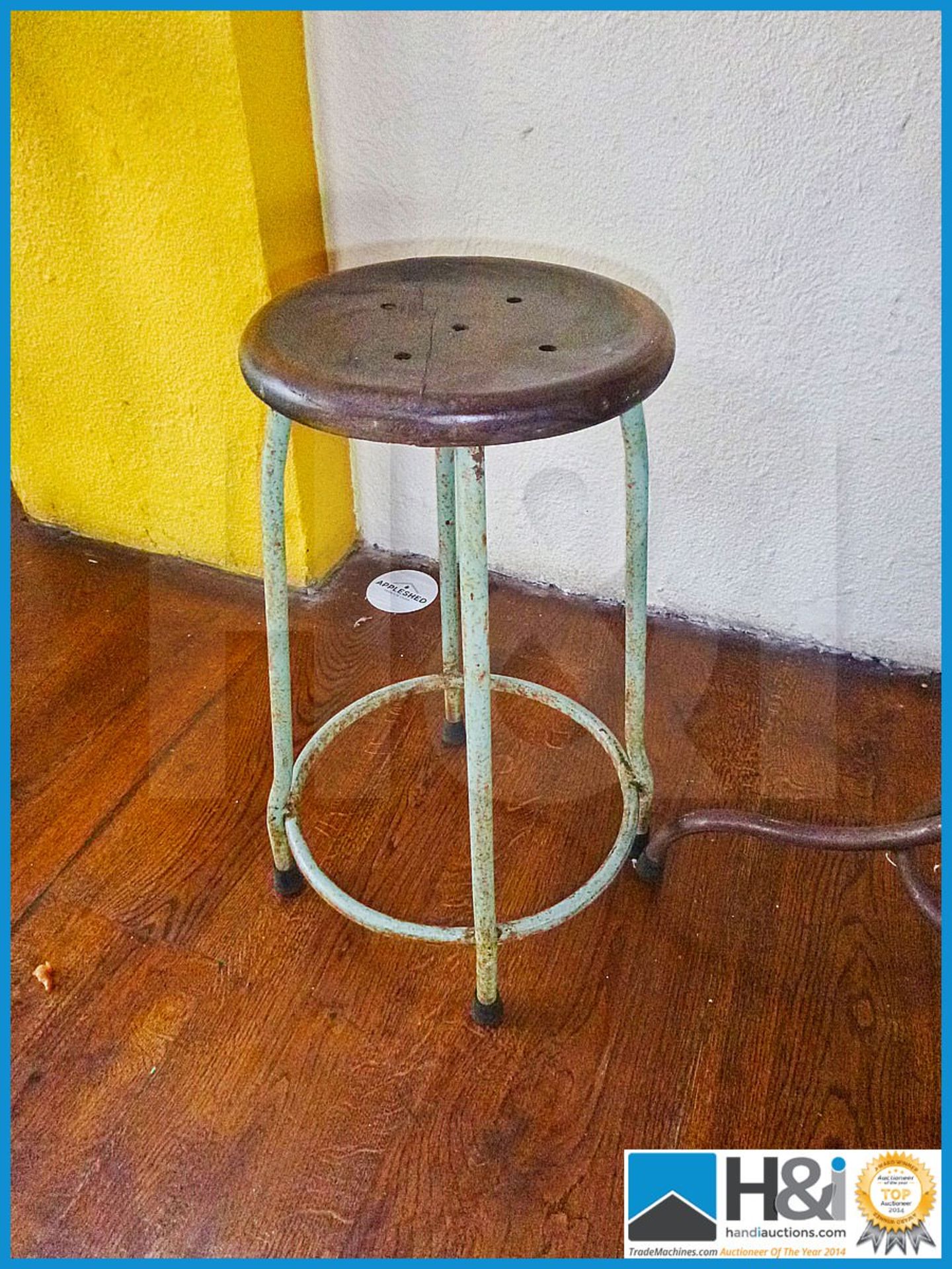 Vintage effect Cola bistro table with 2 stools - Image 4 of 4