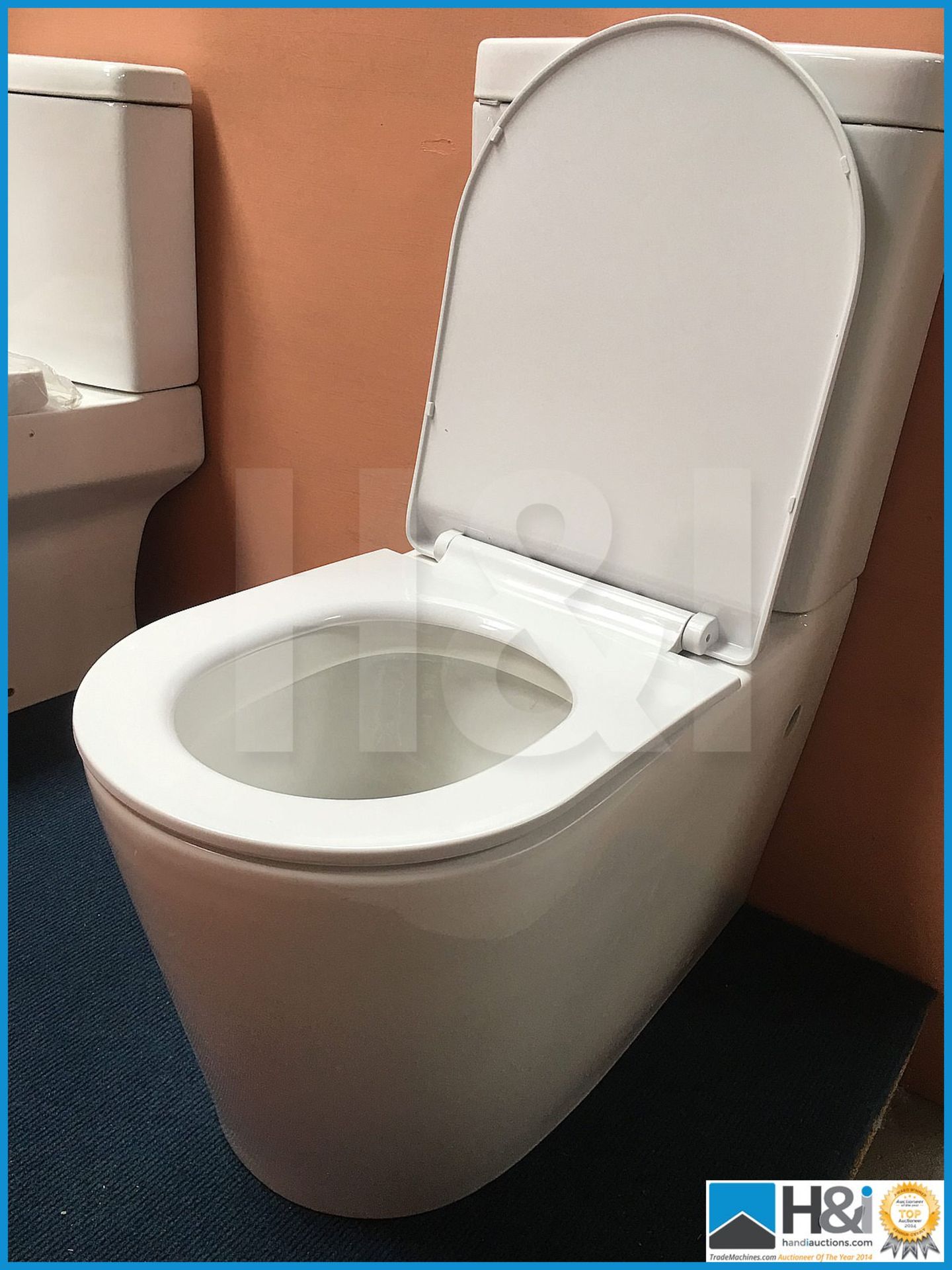 Designer K008 full fascia WC with complimenting thin sandwich soft close seat compete with valve mec - Image 4 of 4