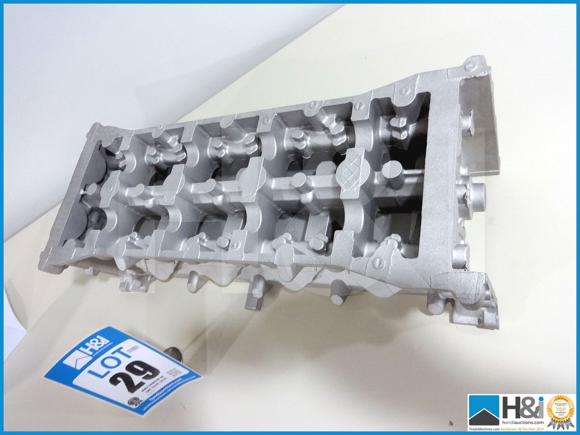 Cosworth XG raw cast cylinder head. MC: XV0035 CILN: 114 - Image 2 of 4