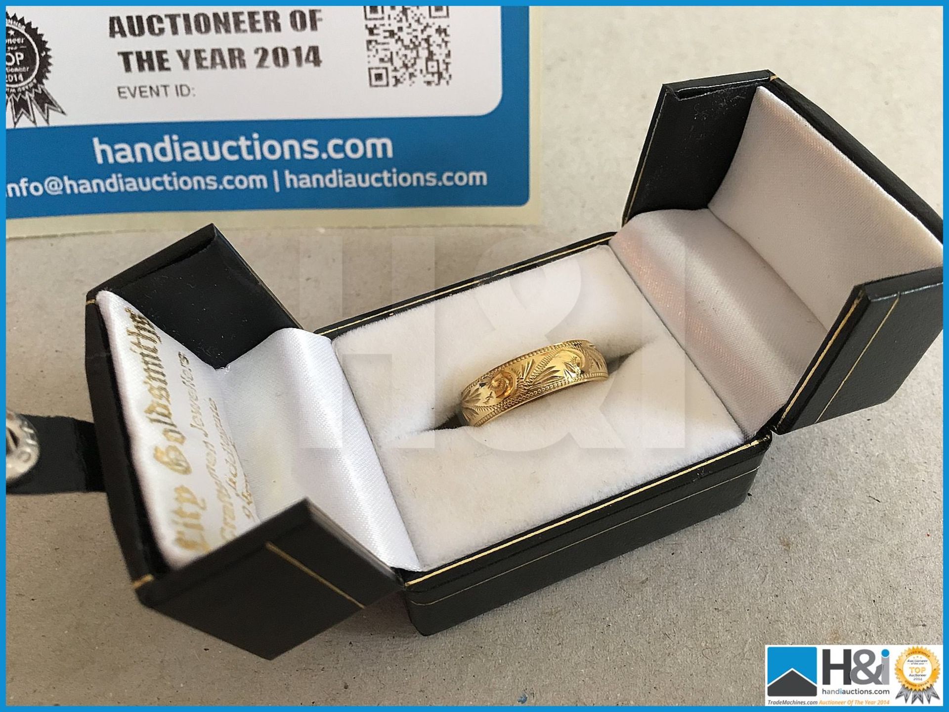 18 Carat Gold wedding ring in box. - Image 2 of 4