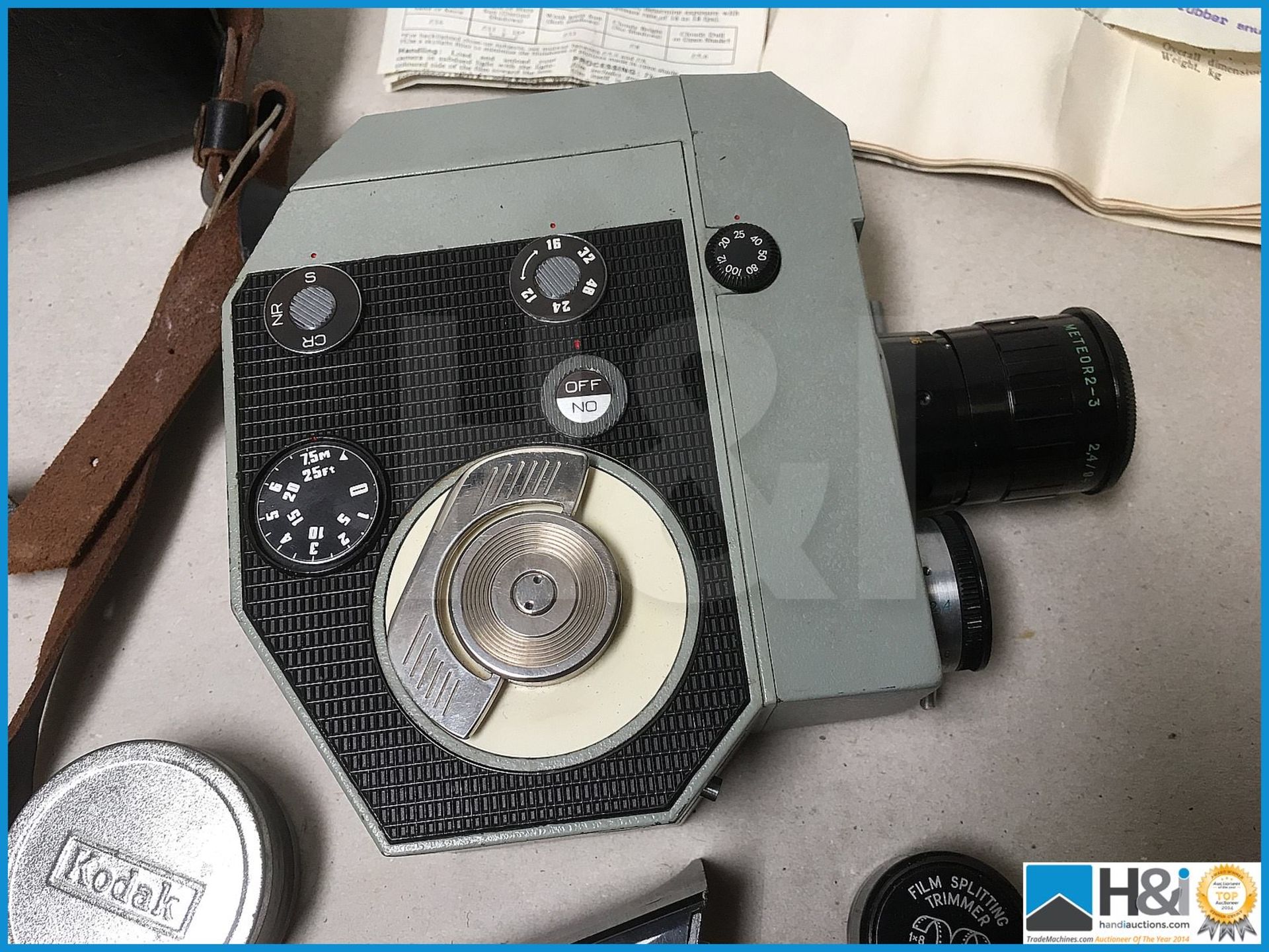 Soviet Quartz S vintage cine camera in case with accesories. - Image 2 of 5