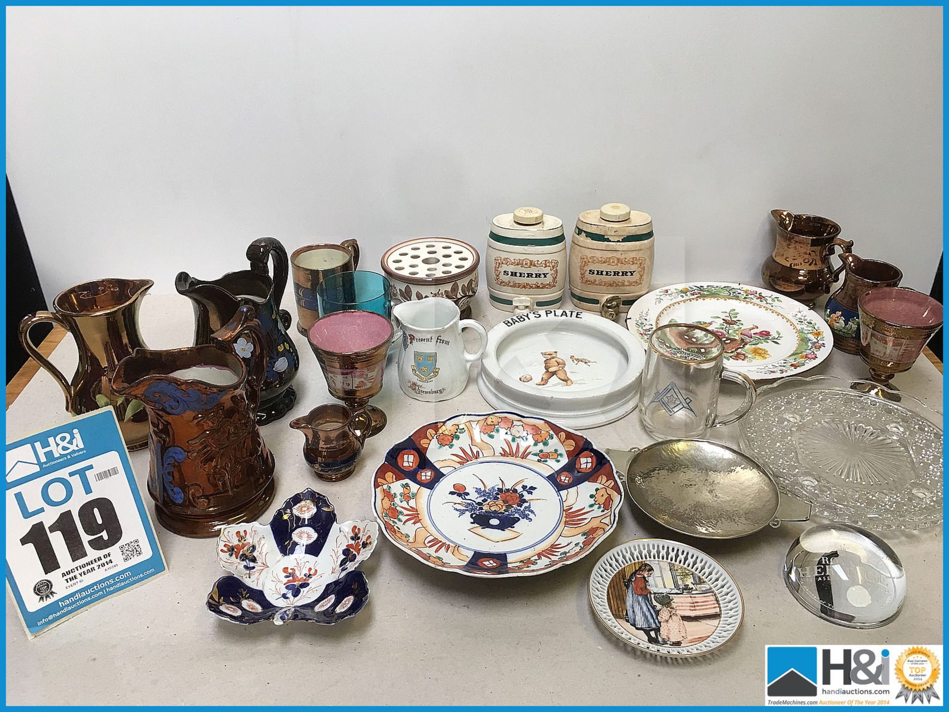 Mixed lot of ceramics and glassware.