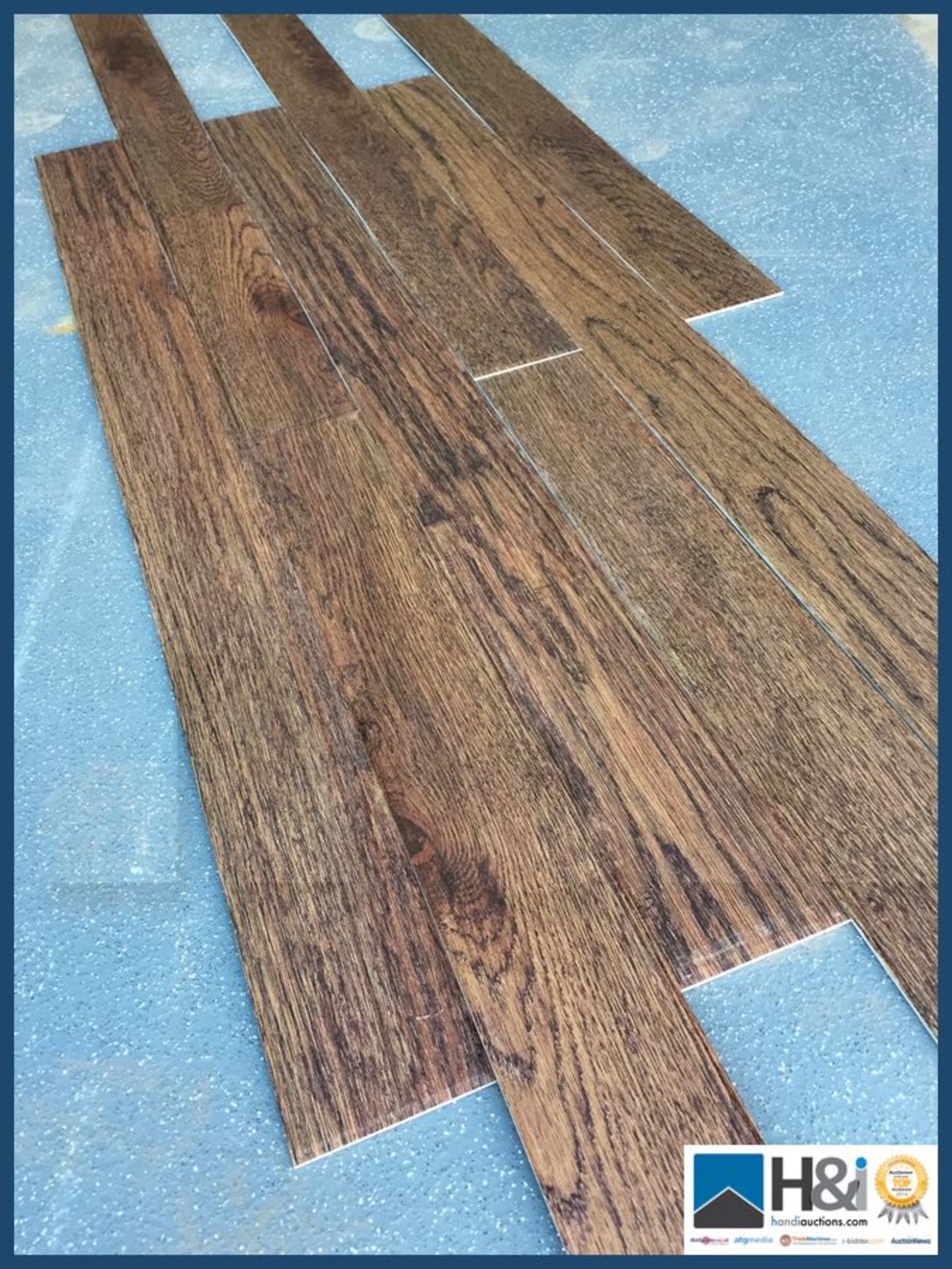 Karndean Da Vinci RP67 Materia Dark Oak Beveled edge heavy commercial strip flooring.20 m2 per lot. - Bild 3 aus 3