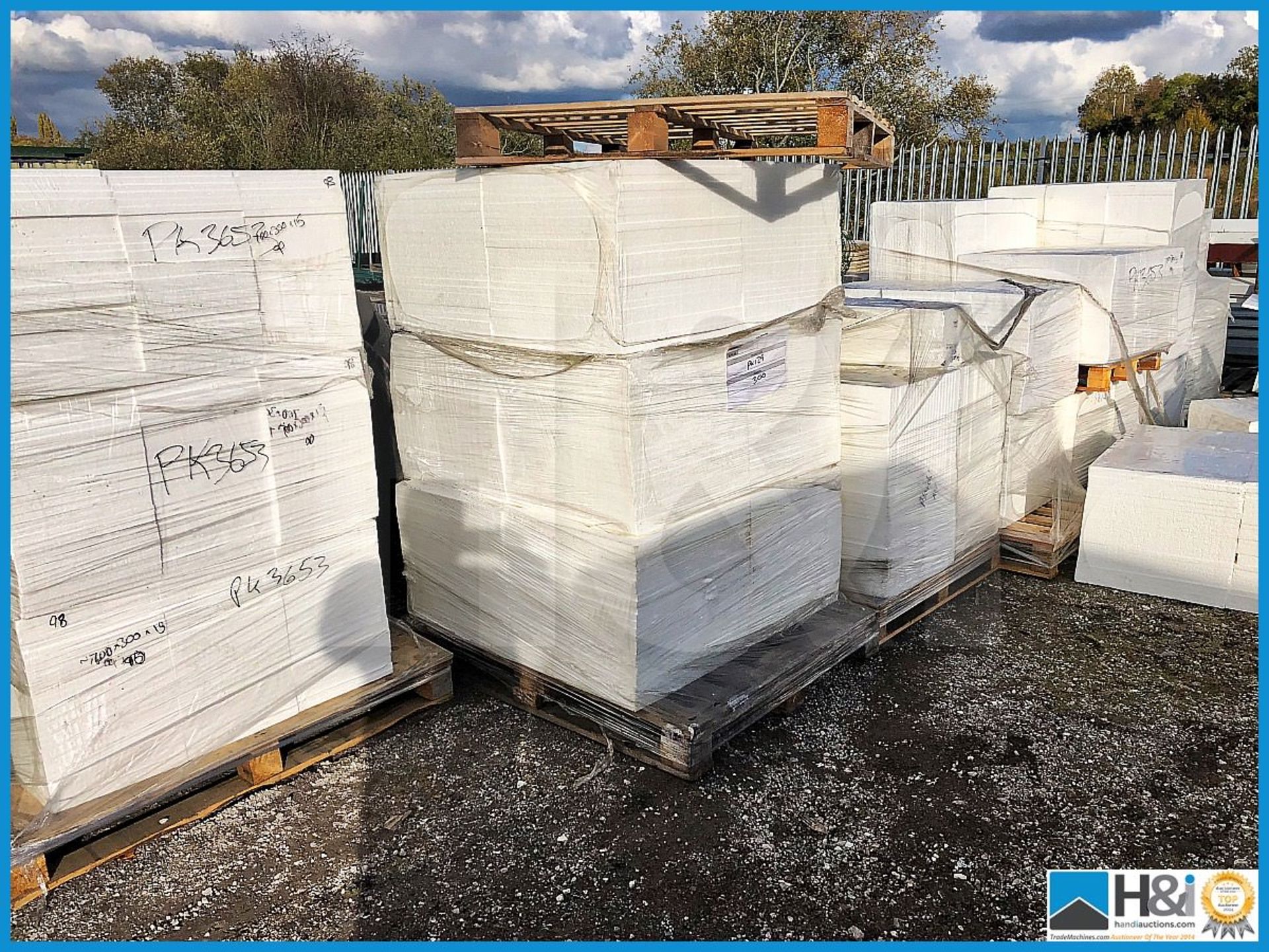 13 pallets of polystyrene various sized sheets unused, excellent packaging materials - Image 4 of 8