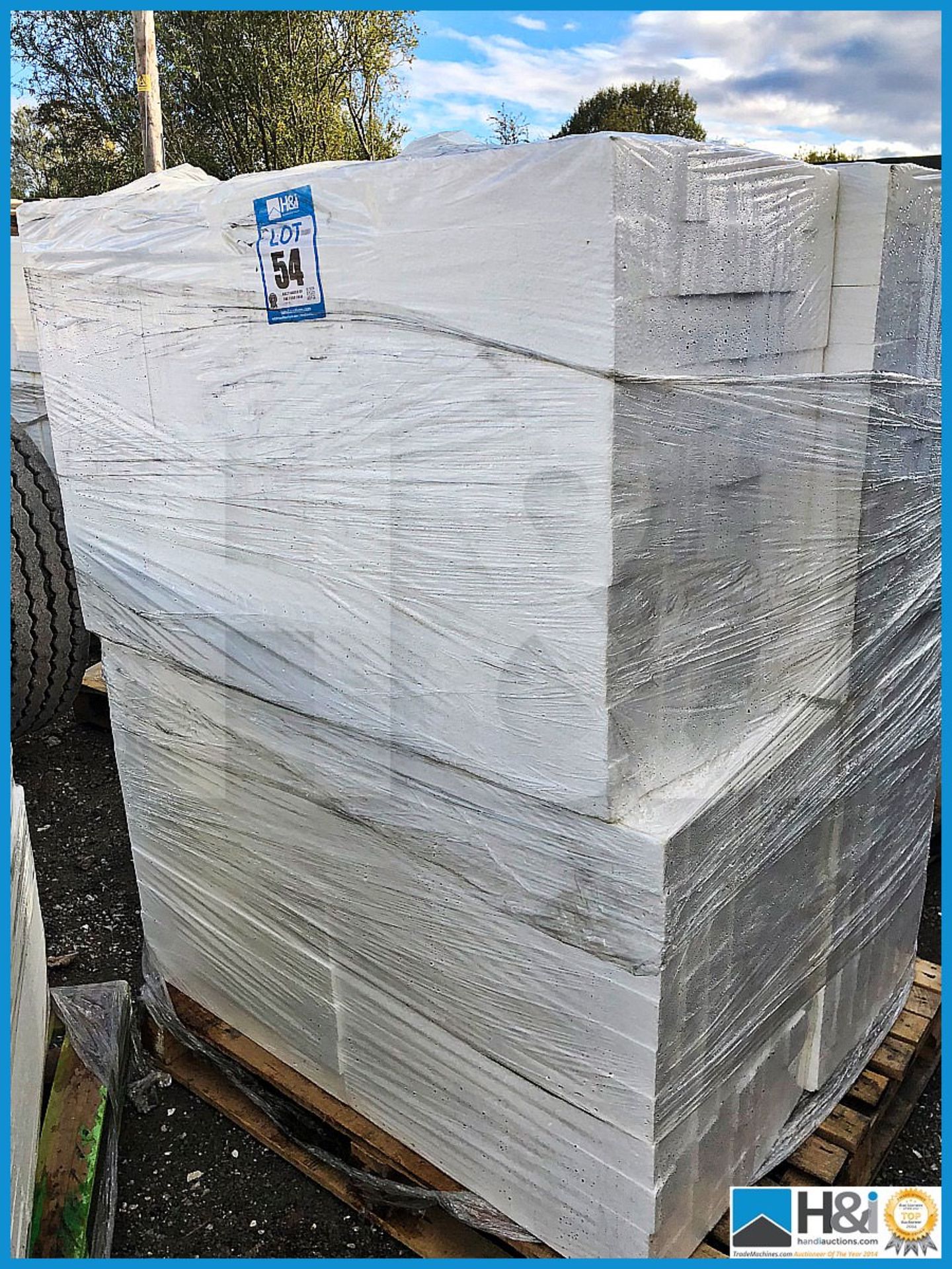 13 pallets of polystyrene various sized sheets unused, excellent packaging materials