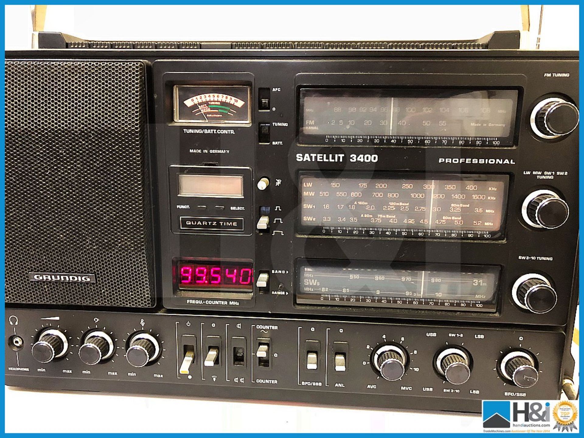 Rare Grundig Satellit 3400 Professional portable multi band tuner - Image 2 of 7