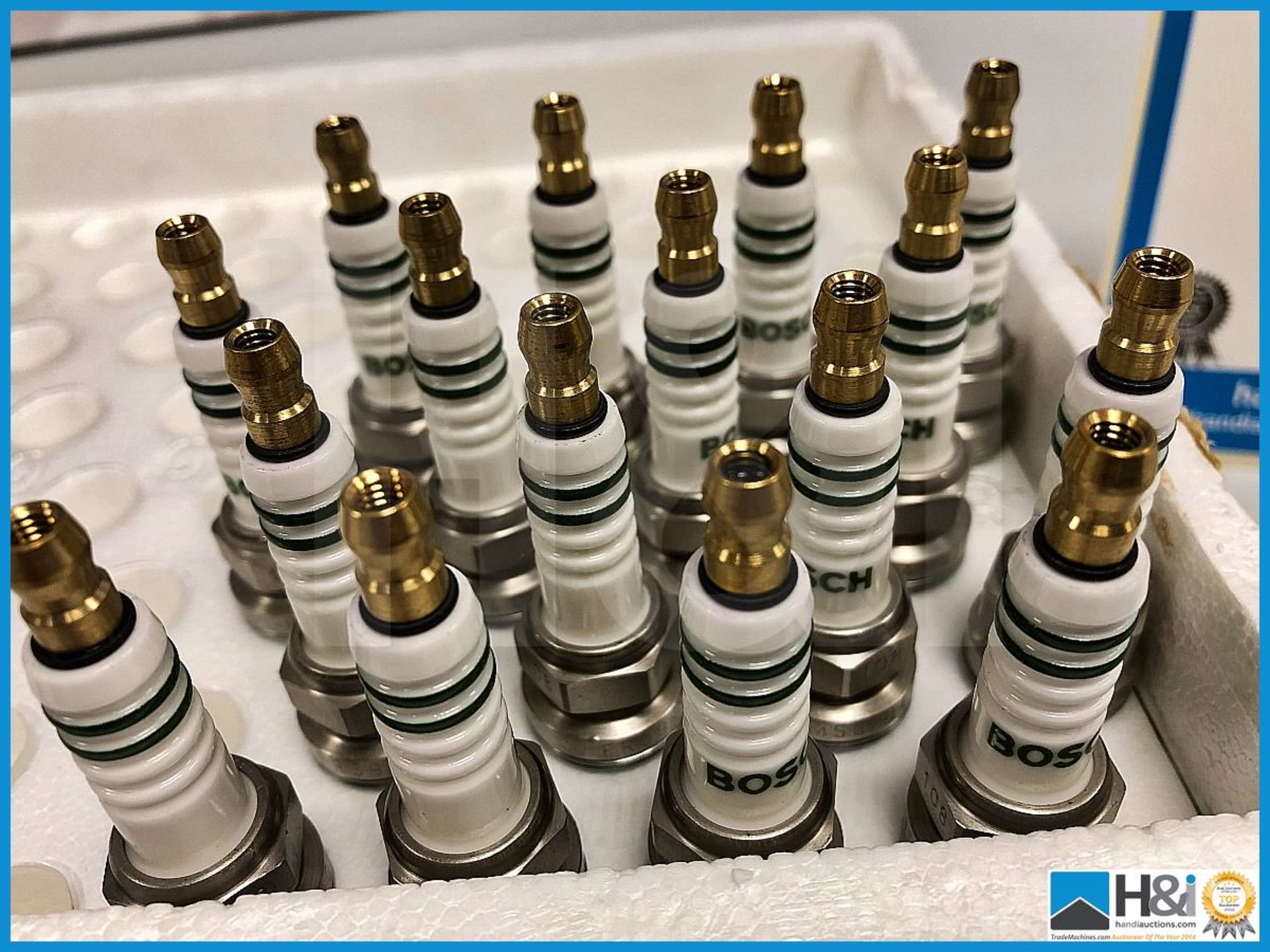 16 x Bosch Lotus Evora GT2 GLC spark plug A24109155. Code: 20027948. Lot 289 - Image 2 of 3