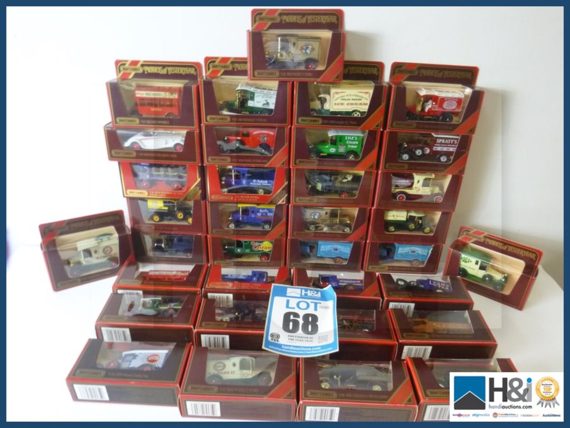 X35 Large amount of Matchbox yesteryear assorted vehicles make great display.