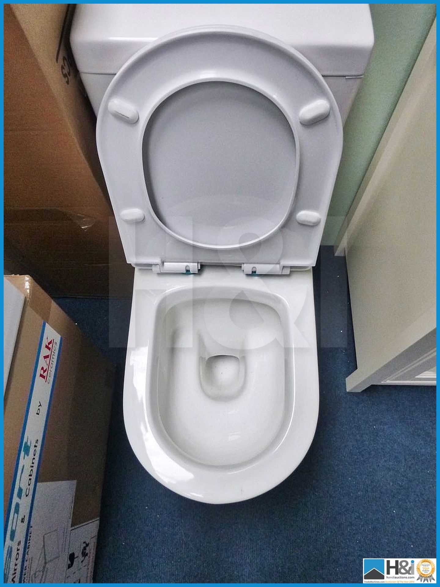 Designer K002 full facia close coupled WC with complimenting sandwich slim soft close seat. RRP £699 - Image 2 of 4