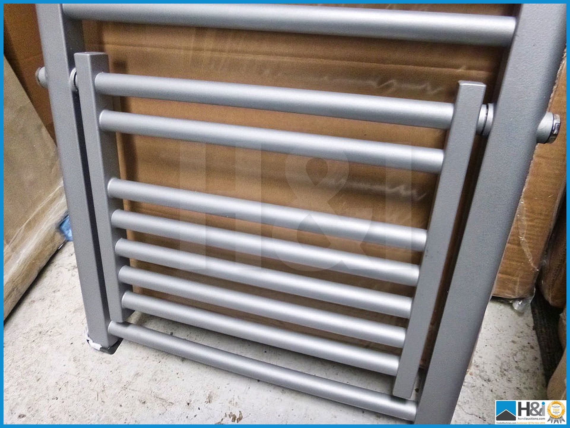 Designer 1200mm X 510mm flat towel radiator in matt silver with hinged additional drying shelf with - Image 5 of 5