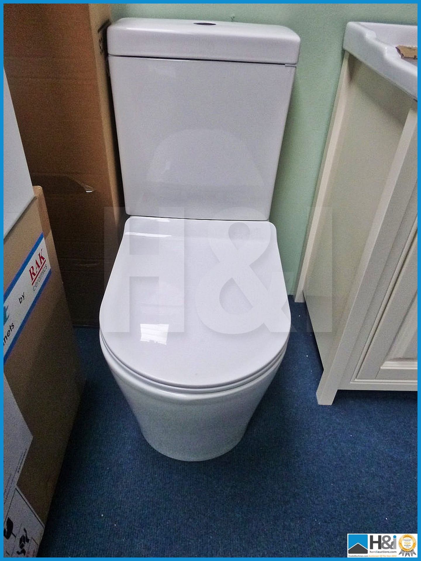 Designer K002 full facia close coupled WC with complimenting sandwich slim soft close seat. RRP £699