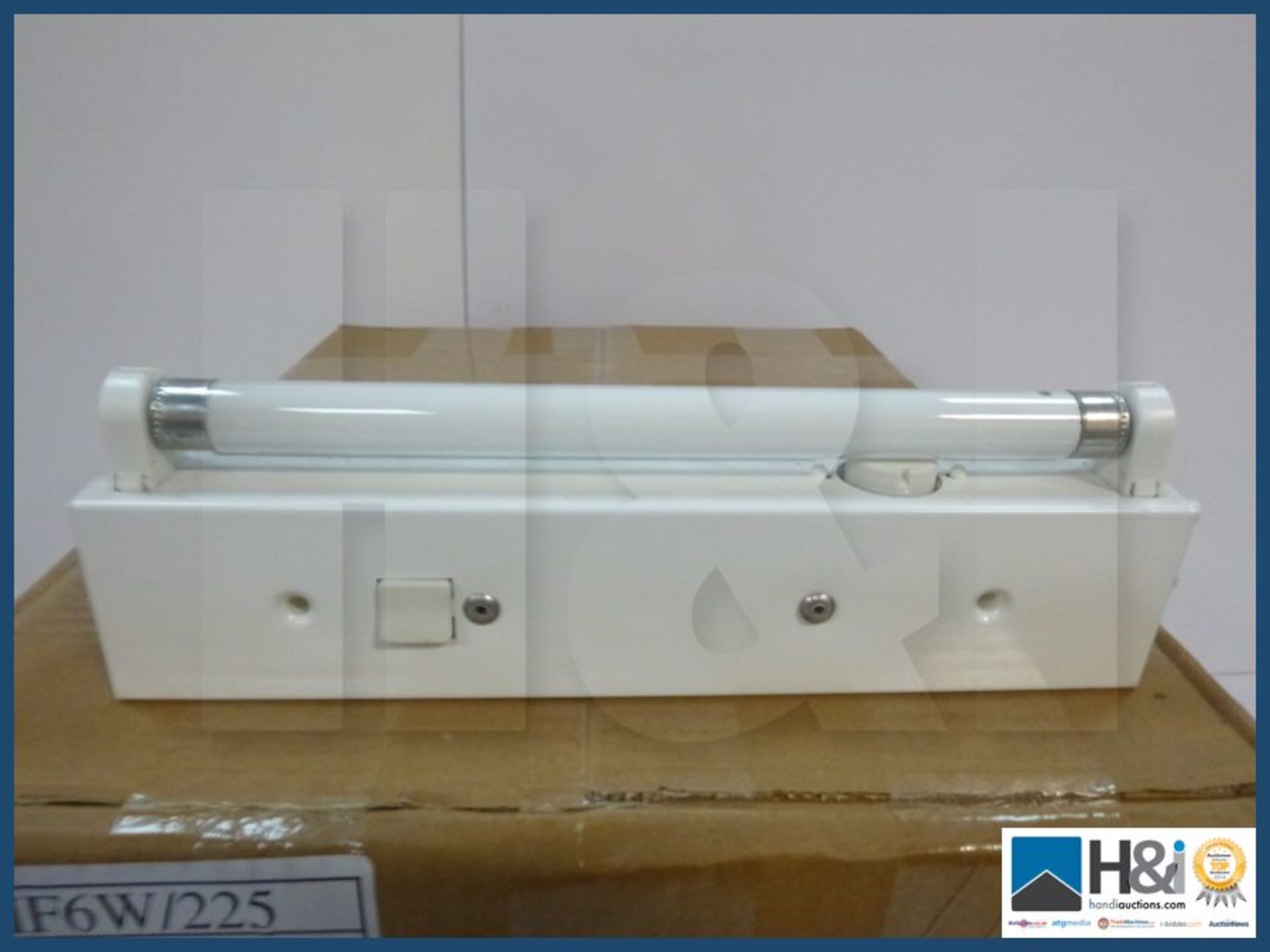 X5 6watt 225mm modular fluorescent fitting. - Image 3 of 3