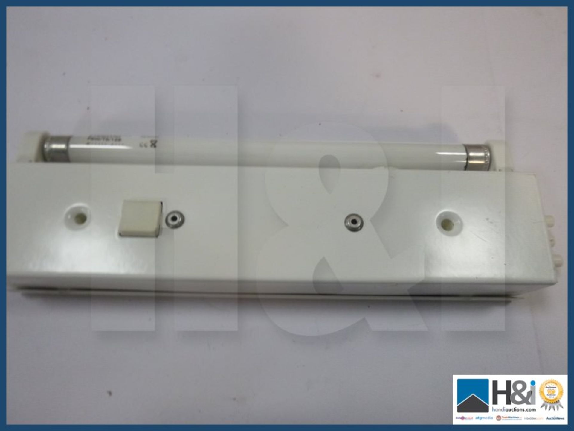X5 Modular fluorescent light fitting. 240V/50Hz / 6w with mains leads. - Image 2 of 3